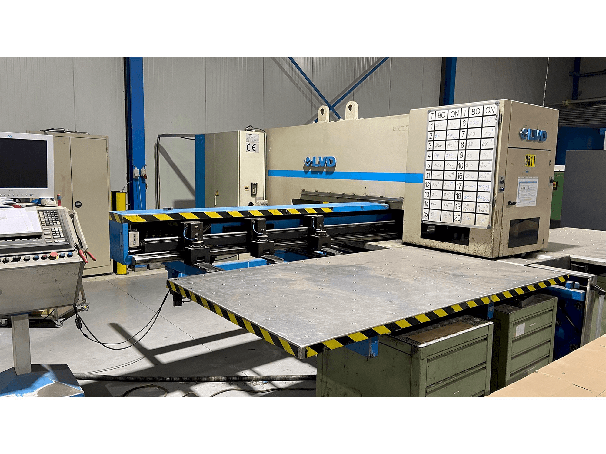 Prikaz stroja LVD Delta 1250-LB-TN sprijeda