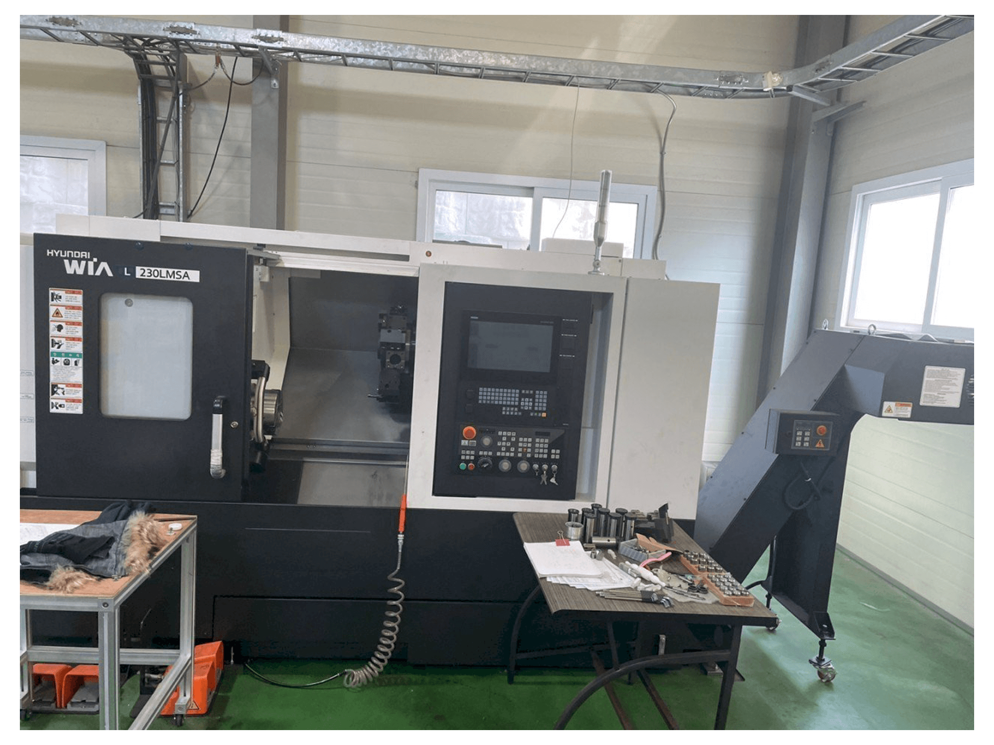 Prikaz stroja Hyundai Wia L 230LMSA sprijeda