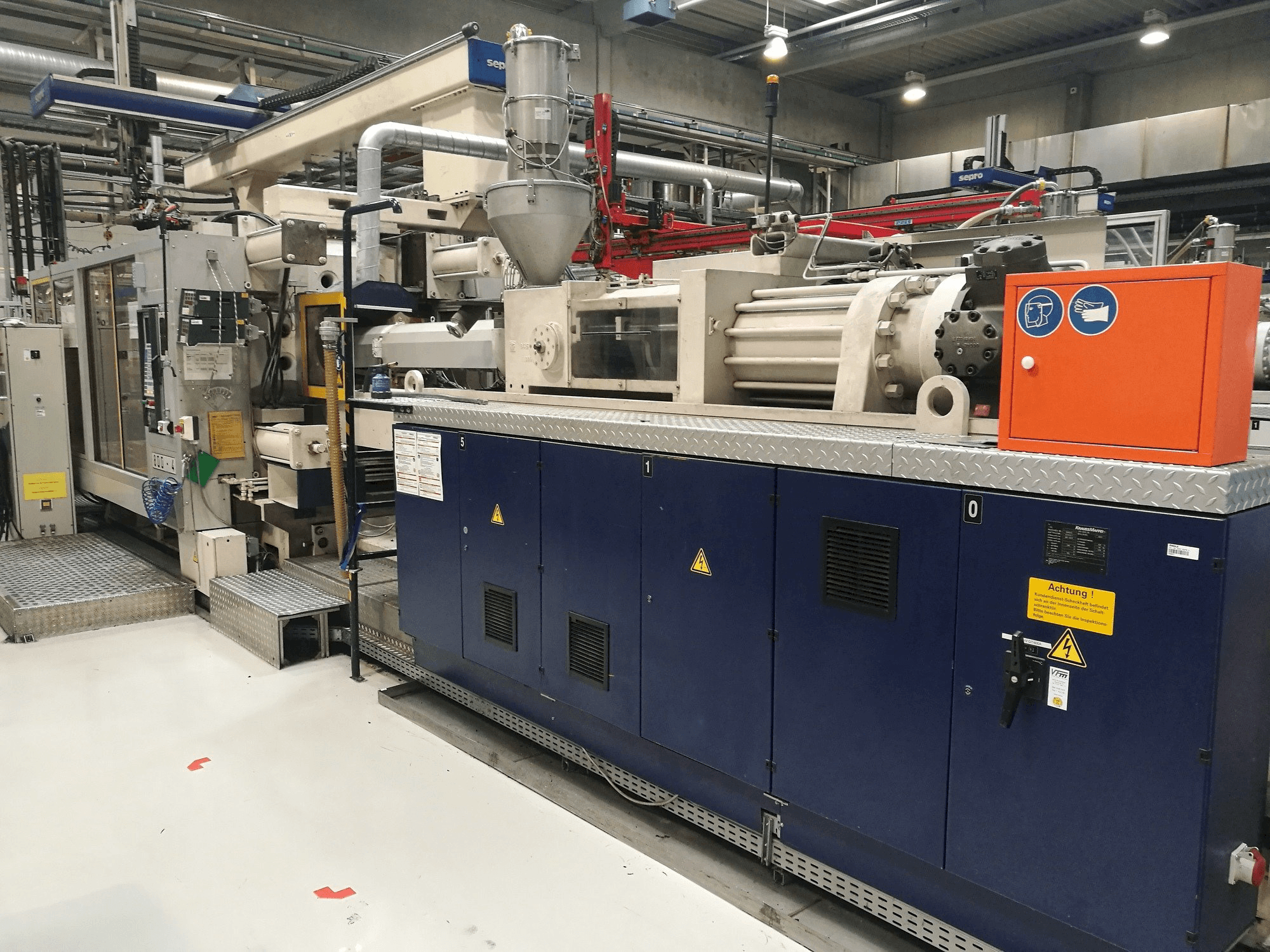 Prikaz stroja Krauss Maffei 800-5000 MC sprijeda