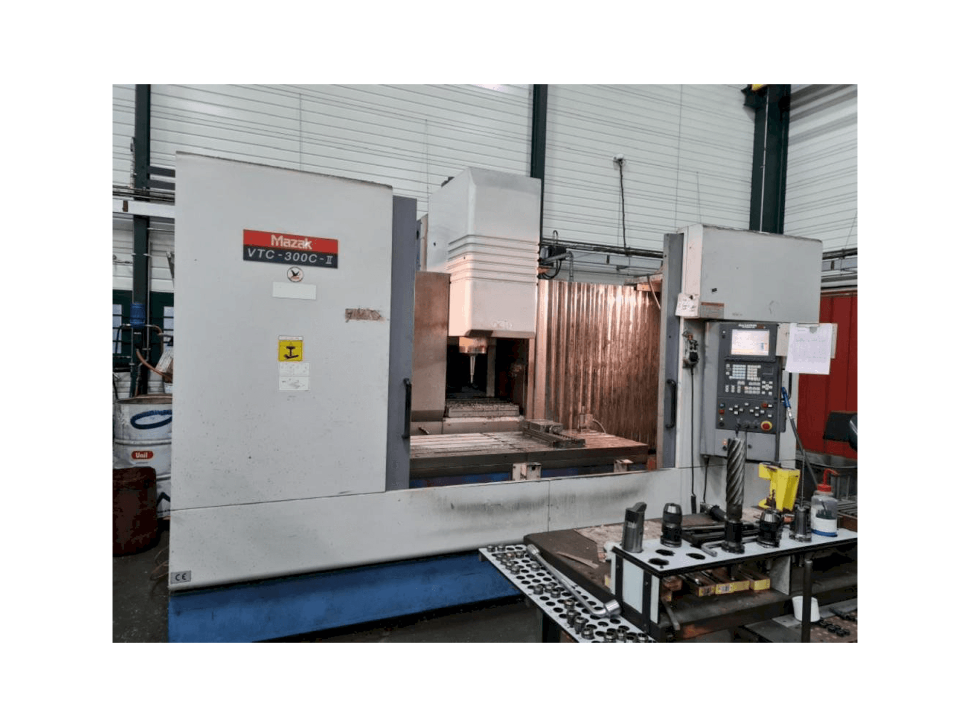 Prikaz stroja Mazak VTC 300C sprijeda