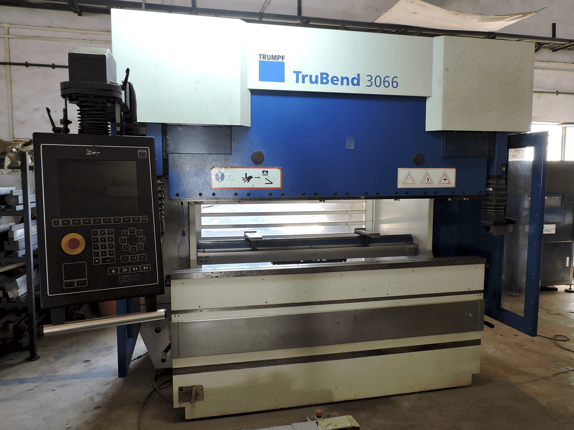 Prikaz stroja Trumpf TruBend 3066 sprijeda