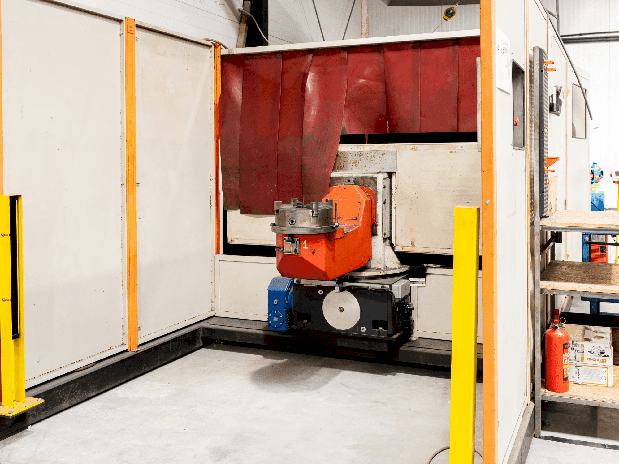 Prikaz stroja IGM MA30 with KUKA robot sprijeda