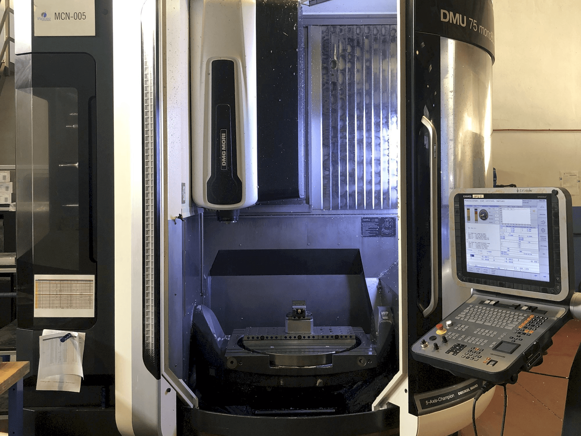 Prikaz stroja DMG MORI DMU 75 Monoblock sprijeda