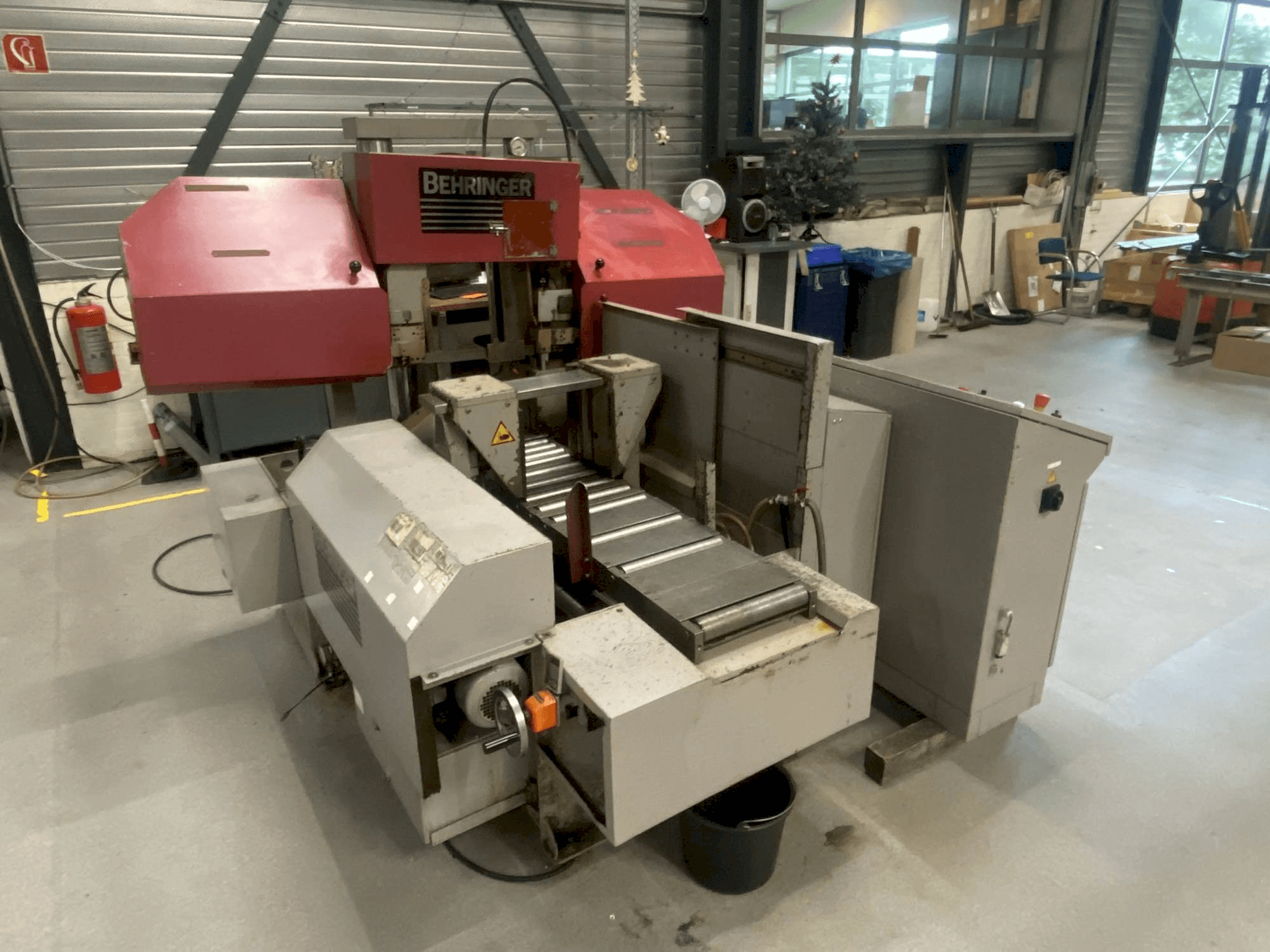 Prikaz stroja Behringer HPB 303A sprijeda