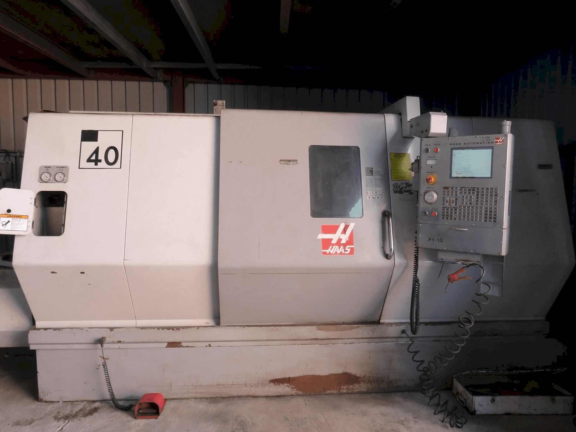 Prikaz stroja HAAS SL-40 sprijeda