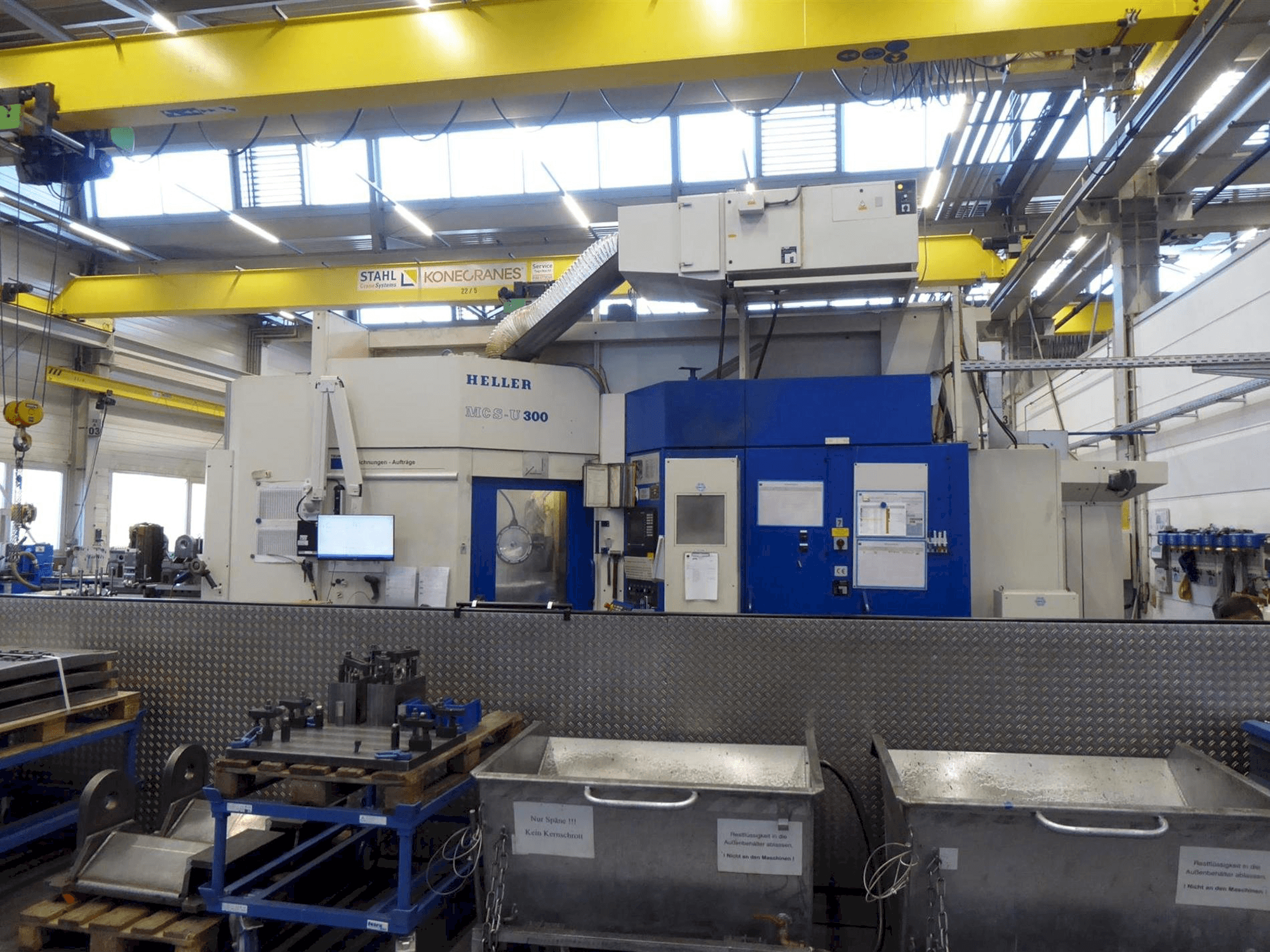 Prikaz stroja HELLER MCS-U 300 sprijeda