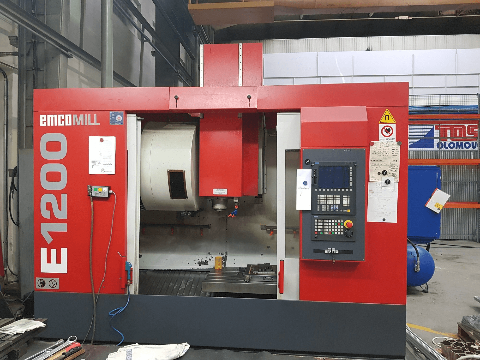 Prikaz stroja EMCO Emcomill E 1200 sprijeda