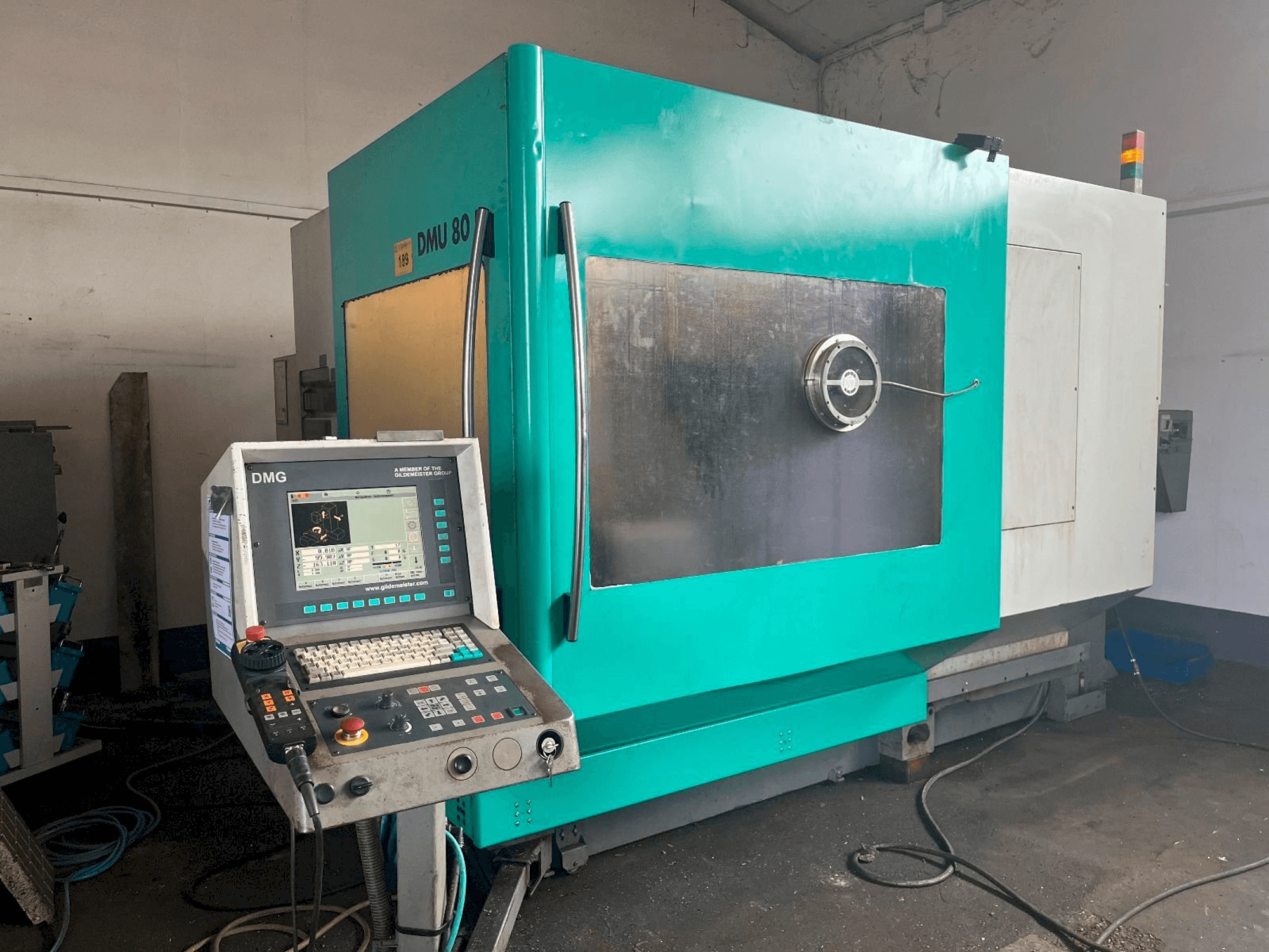 Prikaz stroja DMG Deckel Maho DMU 80 P sprijeda