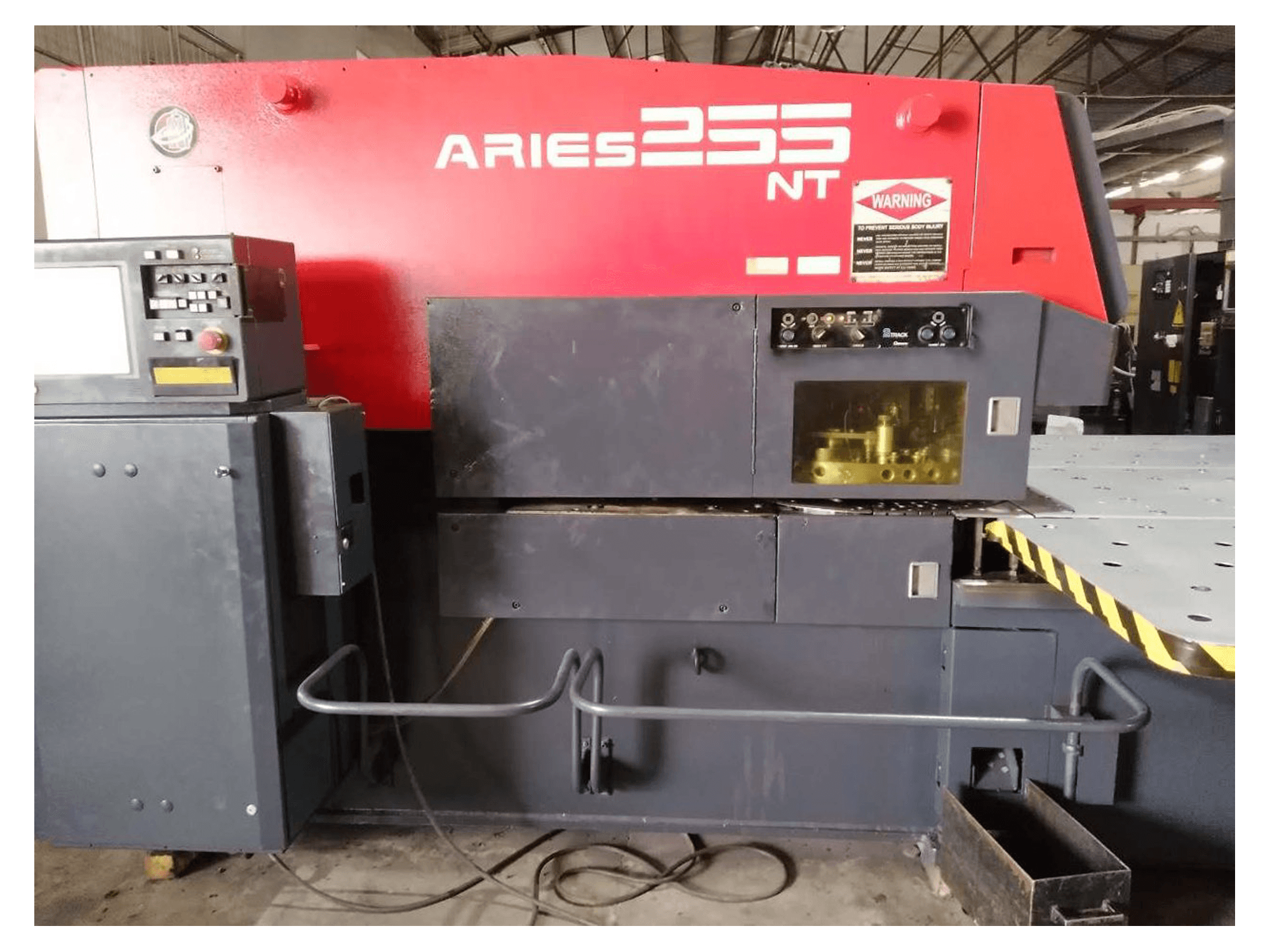 Prikaz 1 stroja AMADA ARIES 255NT sprijeda