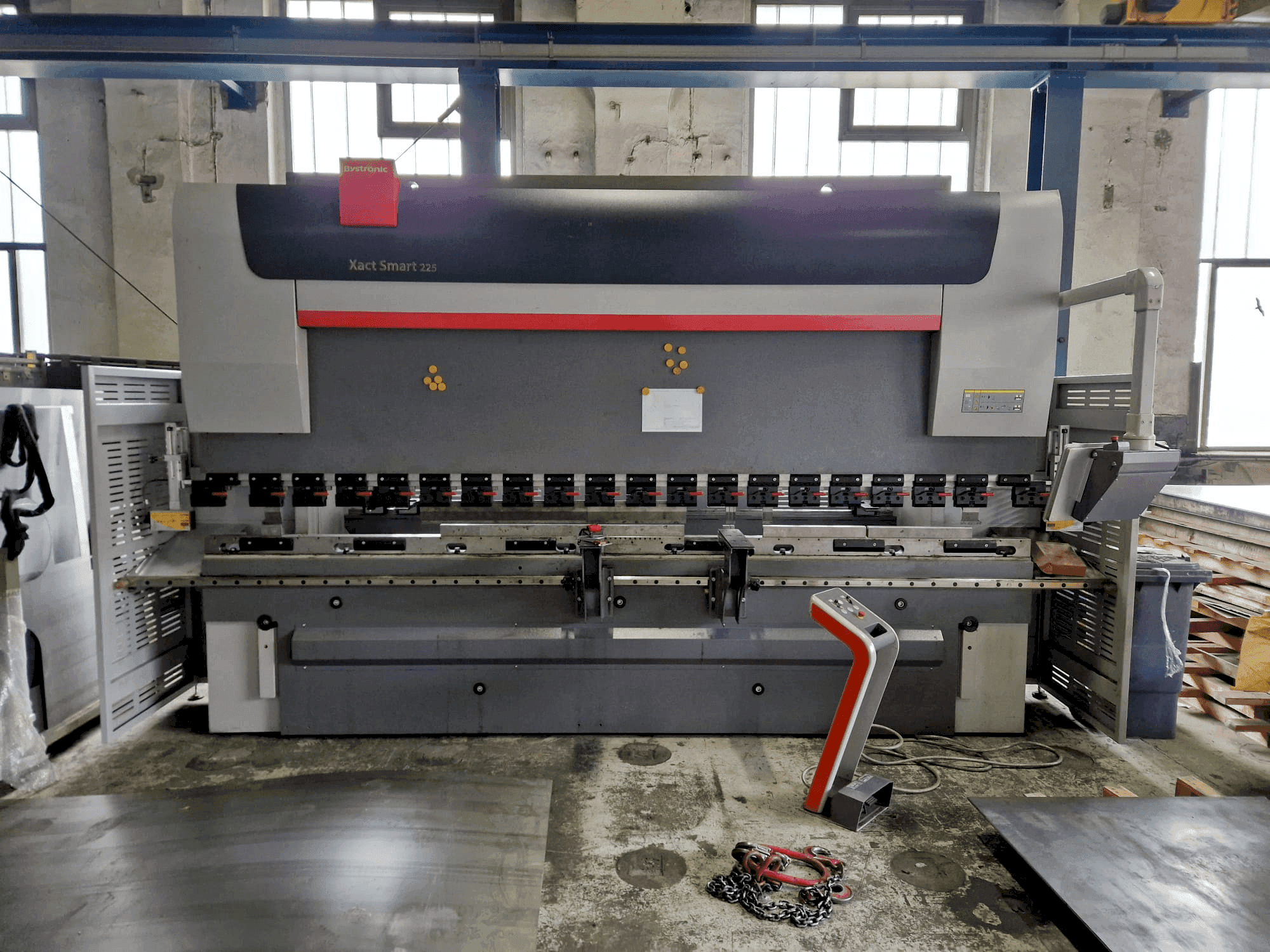 Prikaz stroja Bystronic Xact Smart 225/4100 sprijeda