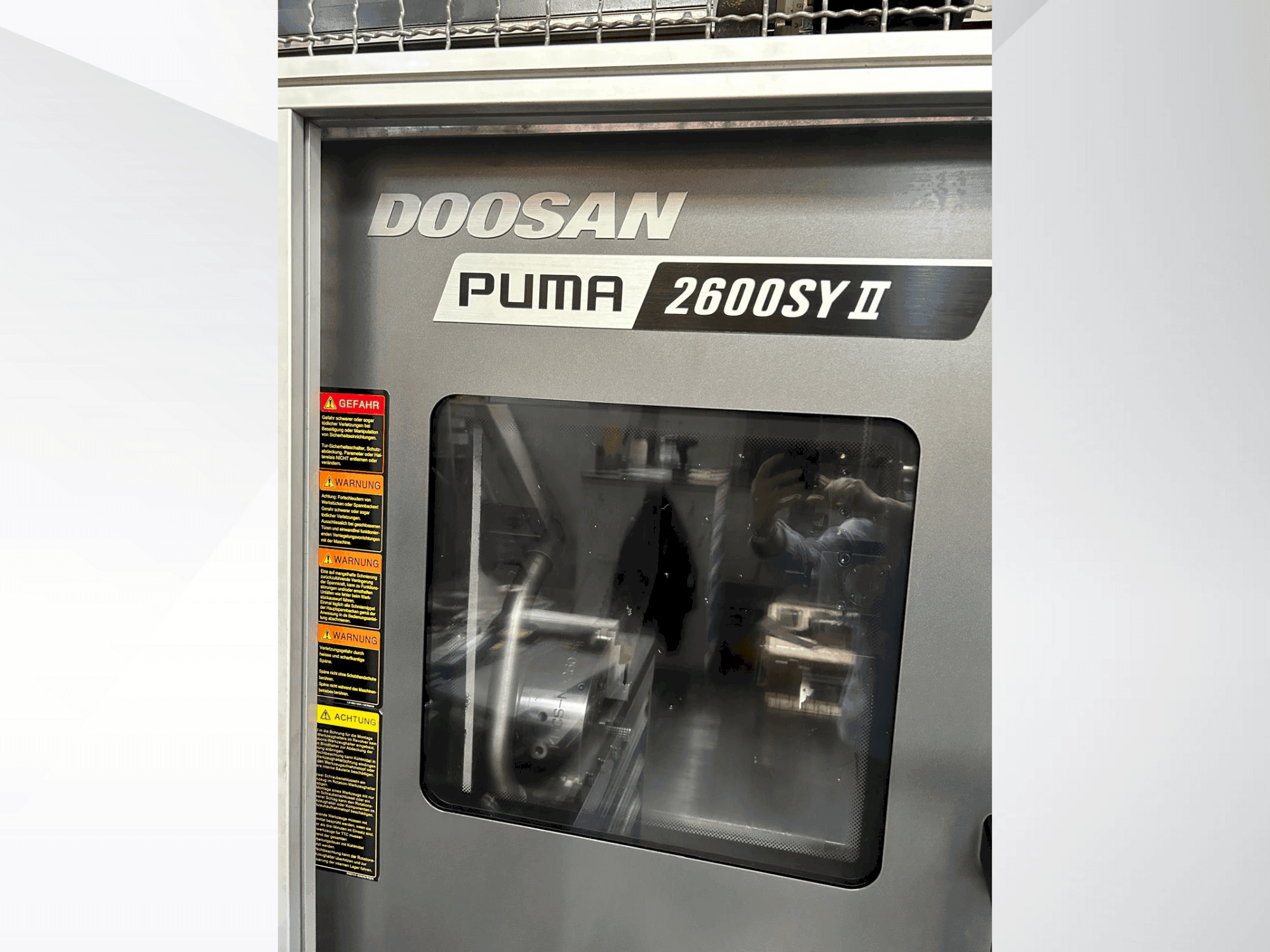 Prikaz stroja DOOSAN Puma 2600 SY II sprijeda