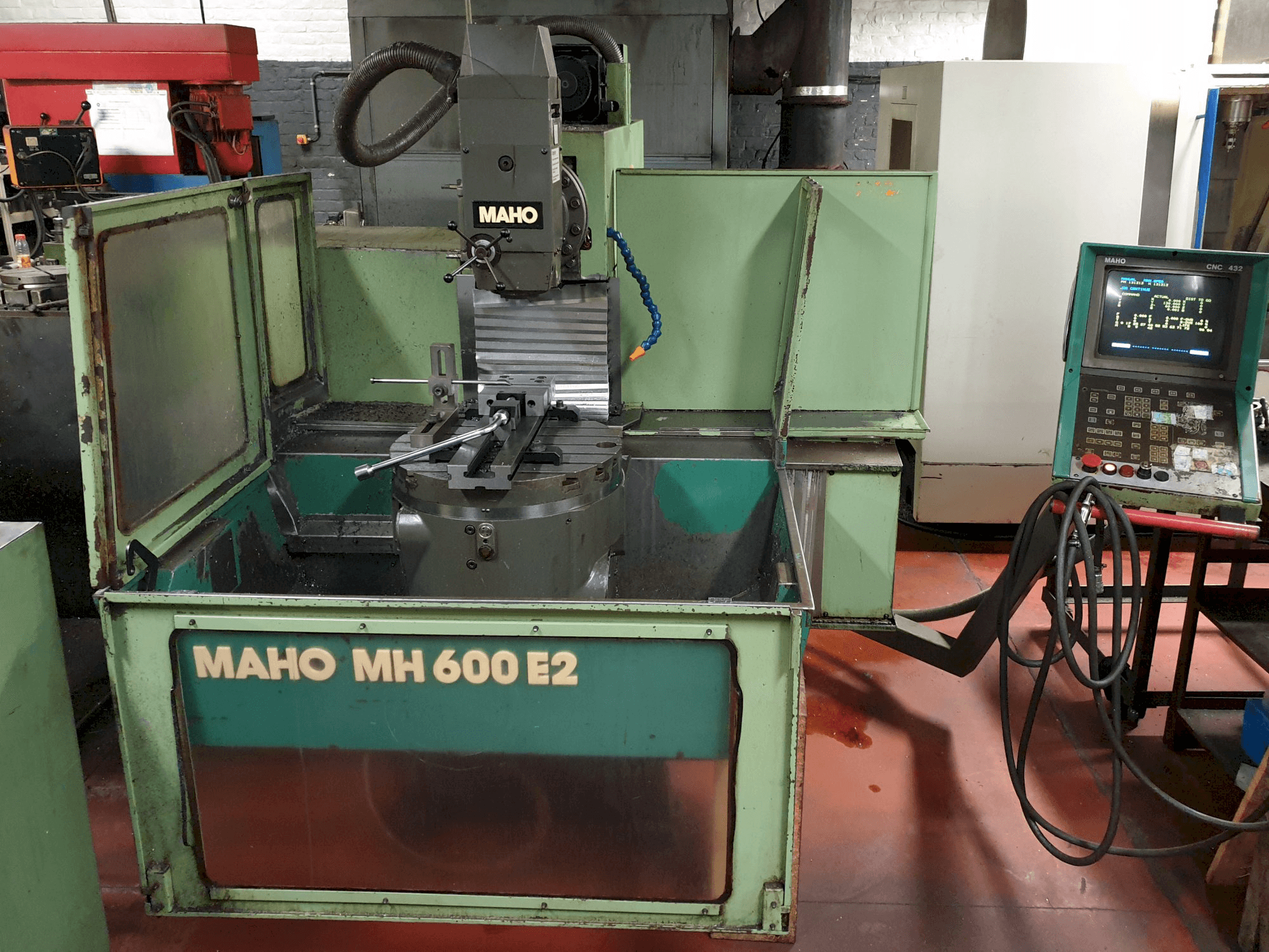 Prikaz stroja Maho MH 600 E2 sprijeda