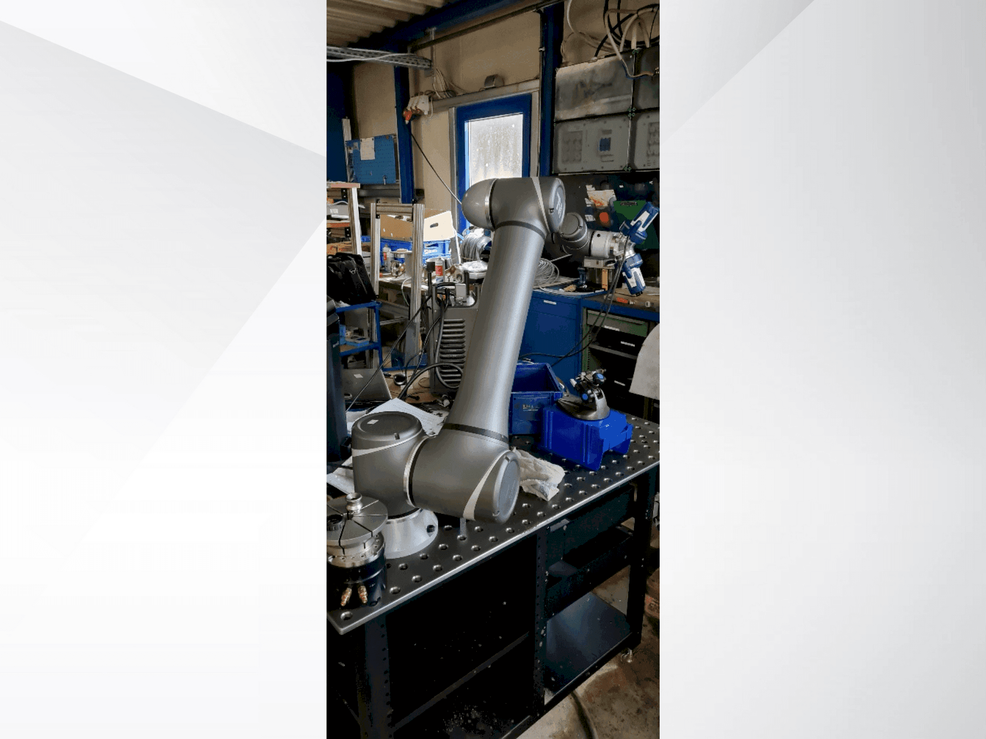 Prikaz stroja OMRON TM12 sprijeda