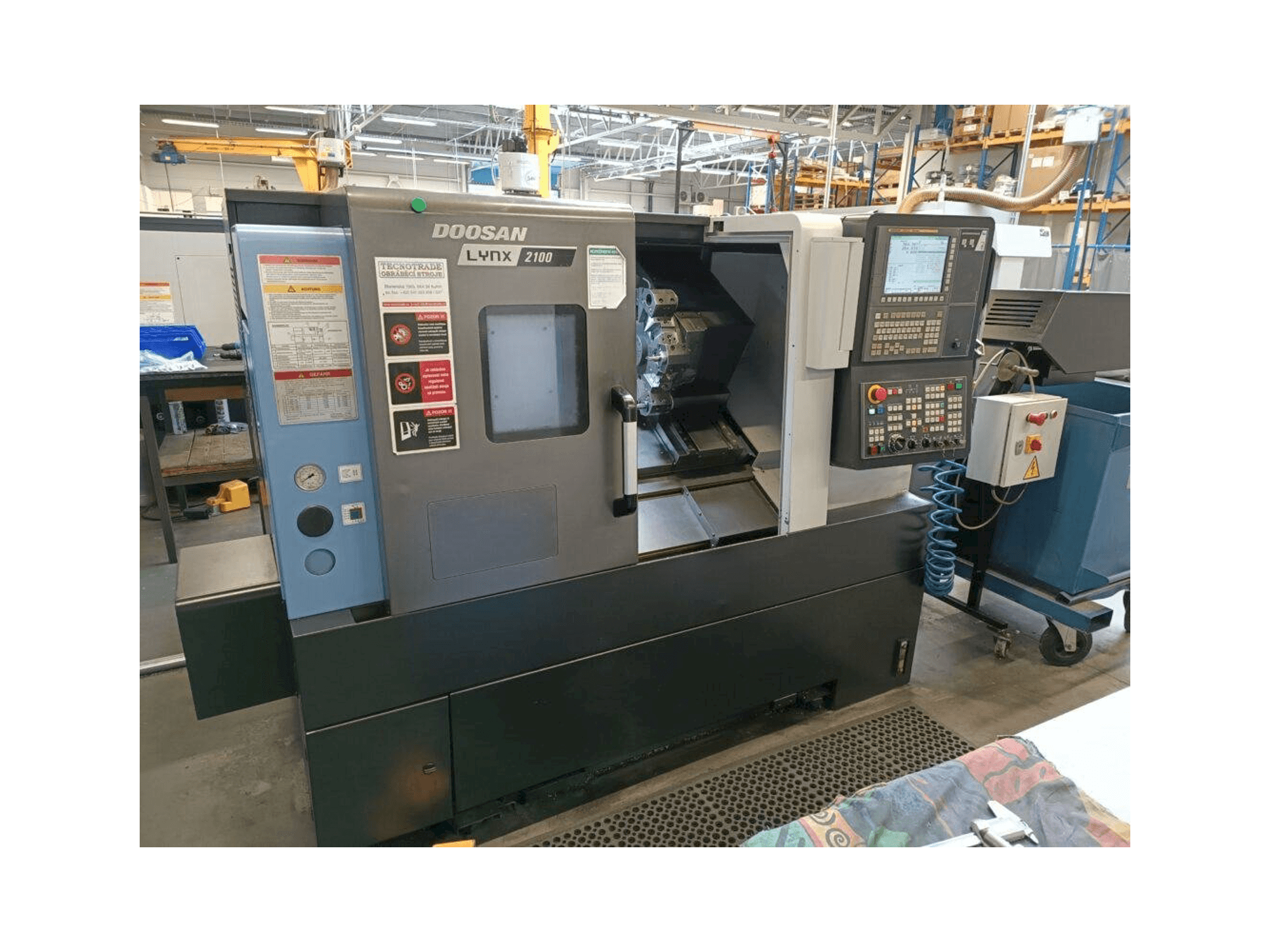 Prikaz stroja DOOSAN Lynx 2100A sprijeda