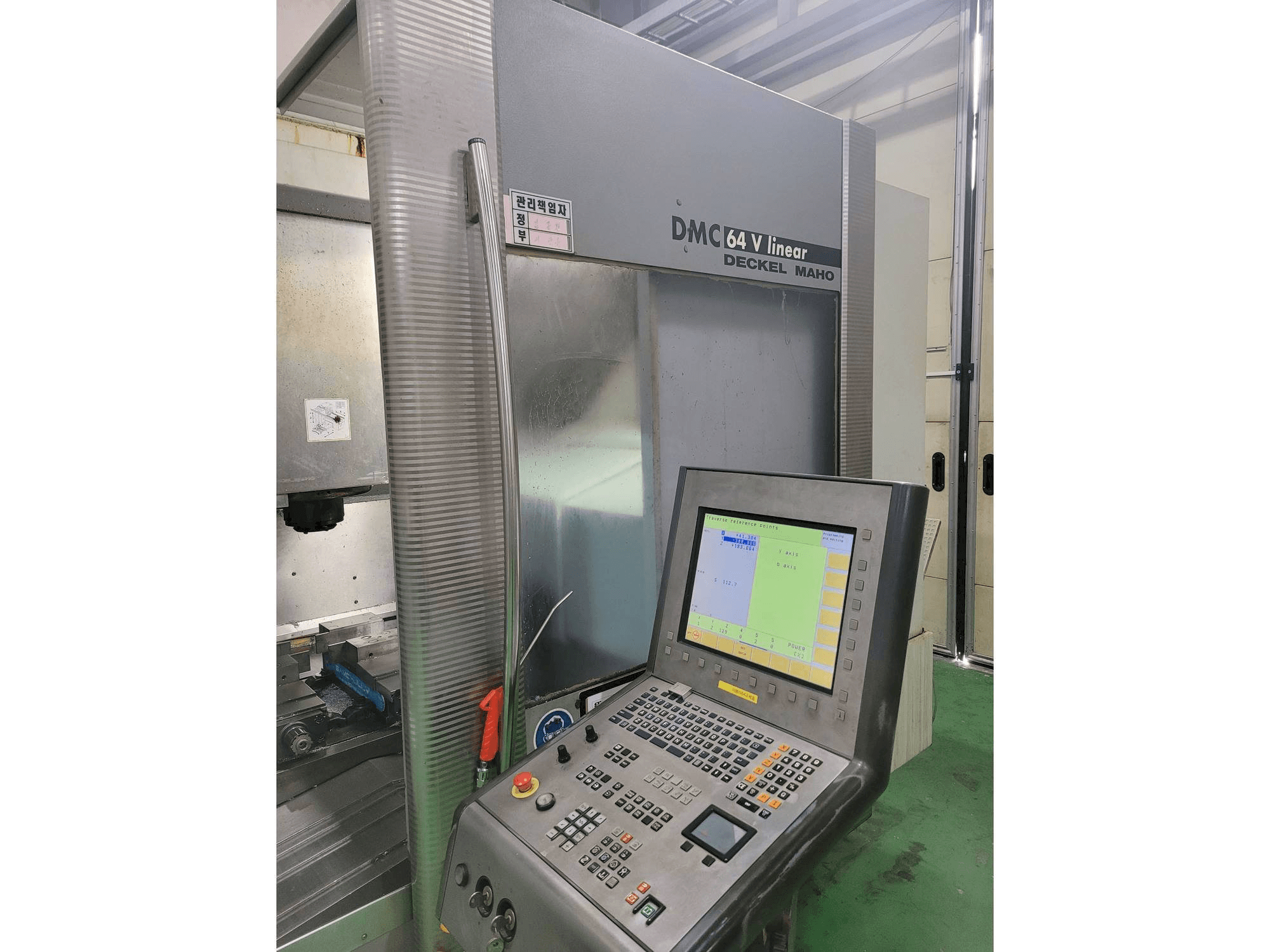 Prikaz stroja DECKEL MAHO DMC 64 V sprijeda