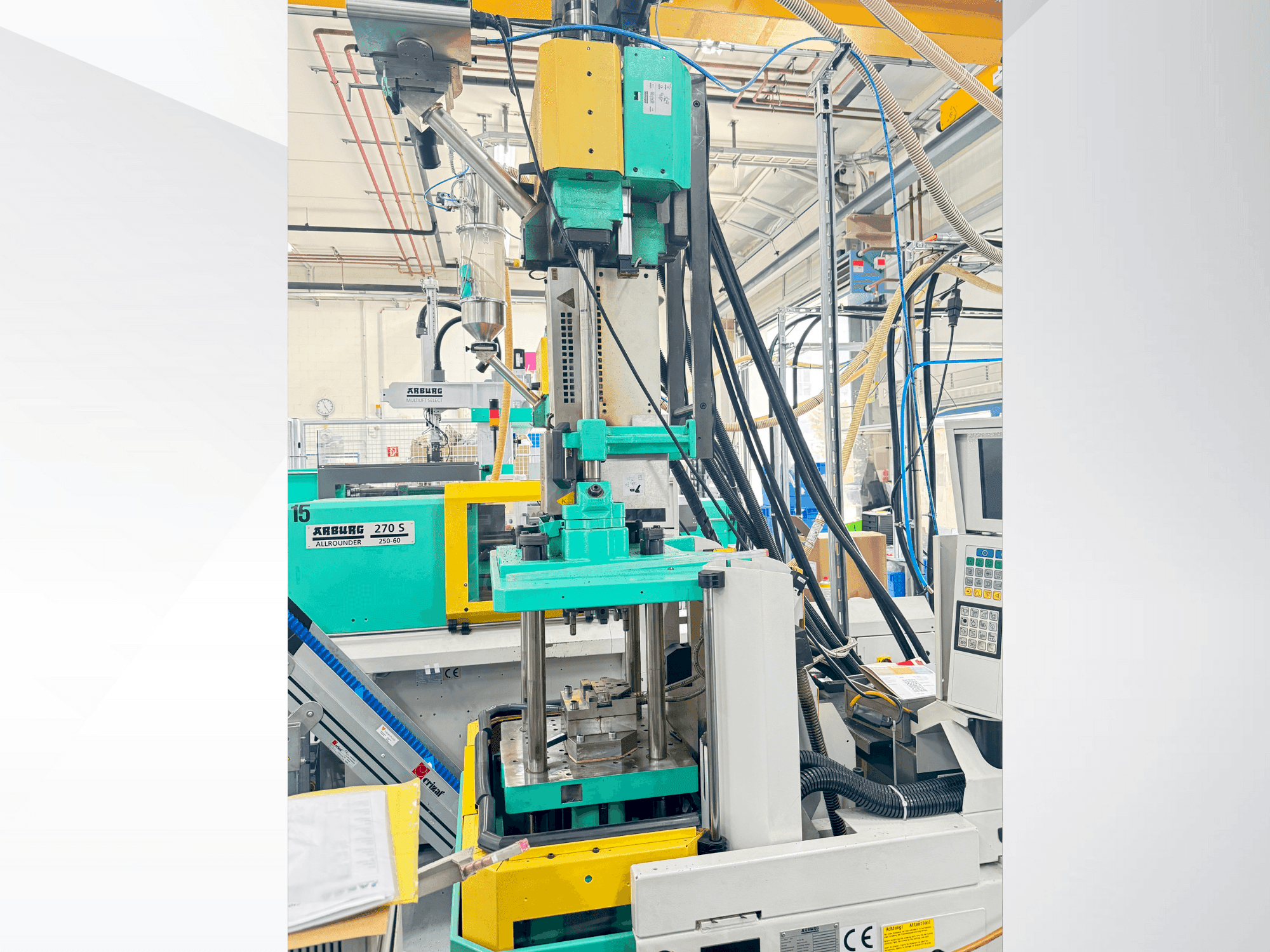 Prikaz stroja Arburg 220 S 150-60U sprijeda