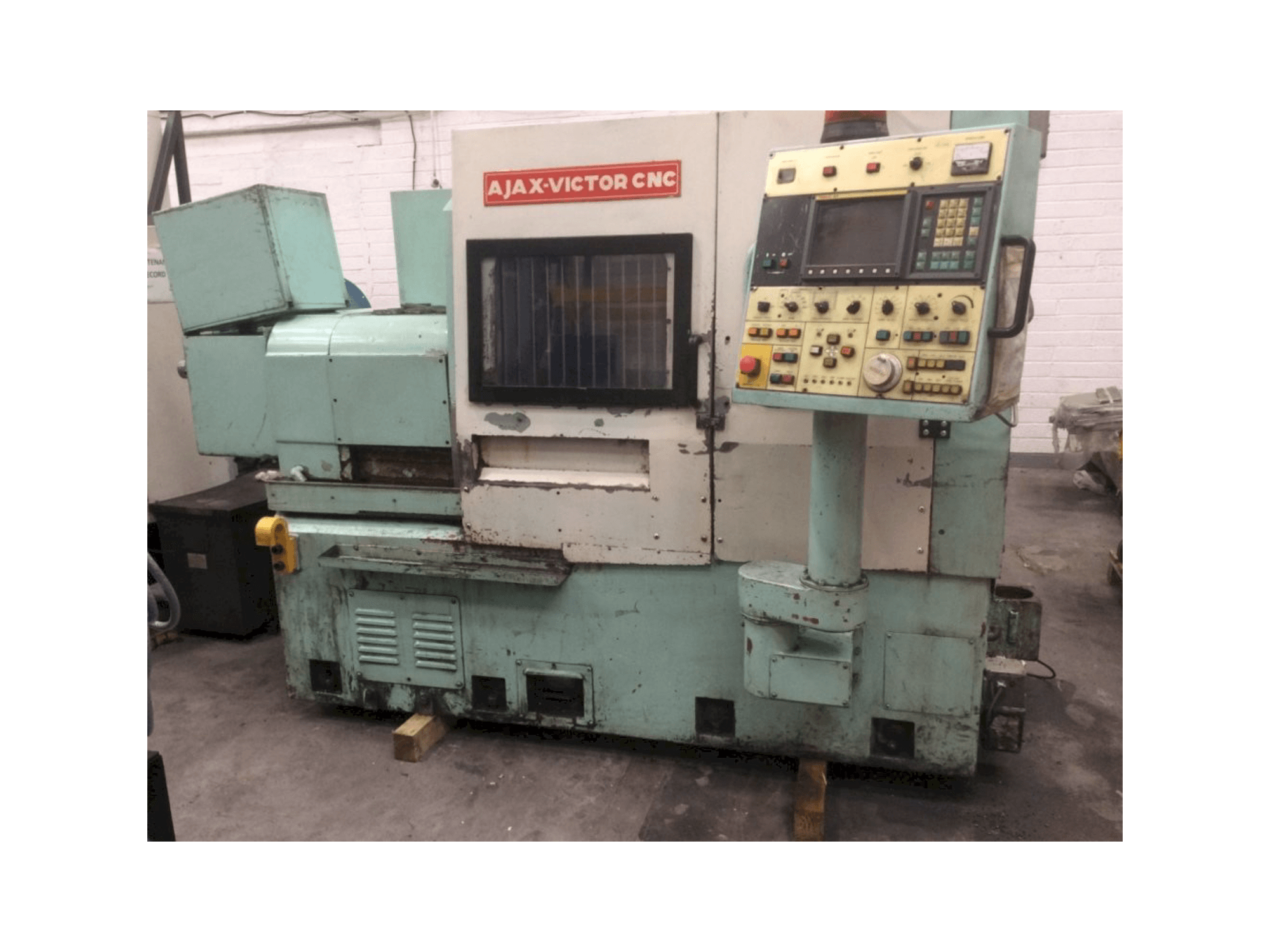 Prikaz stroja Victor TNS-3H sprijeda