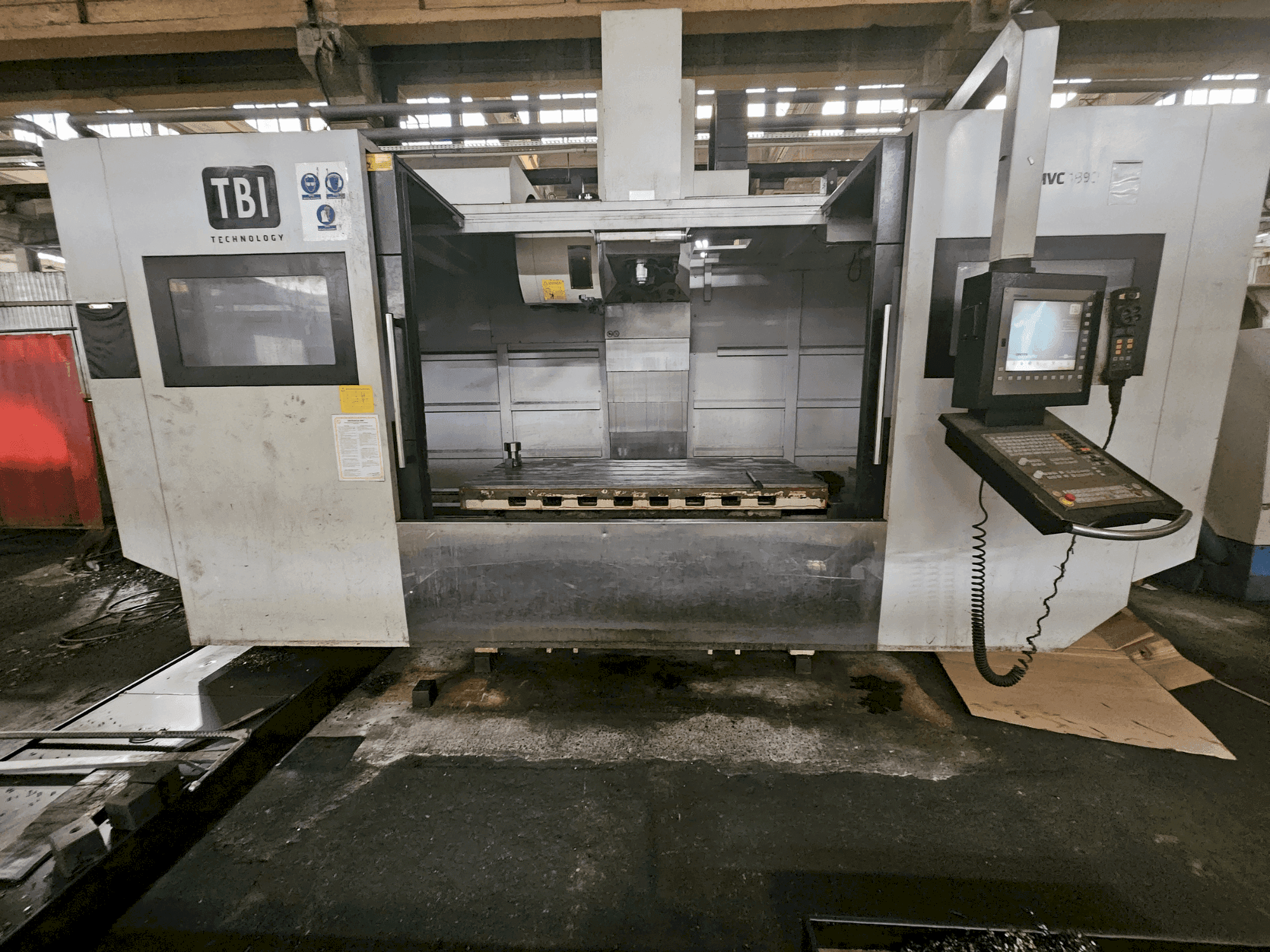 Prikaz stroja TBI MVC 1890 sprijeda