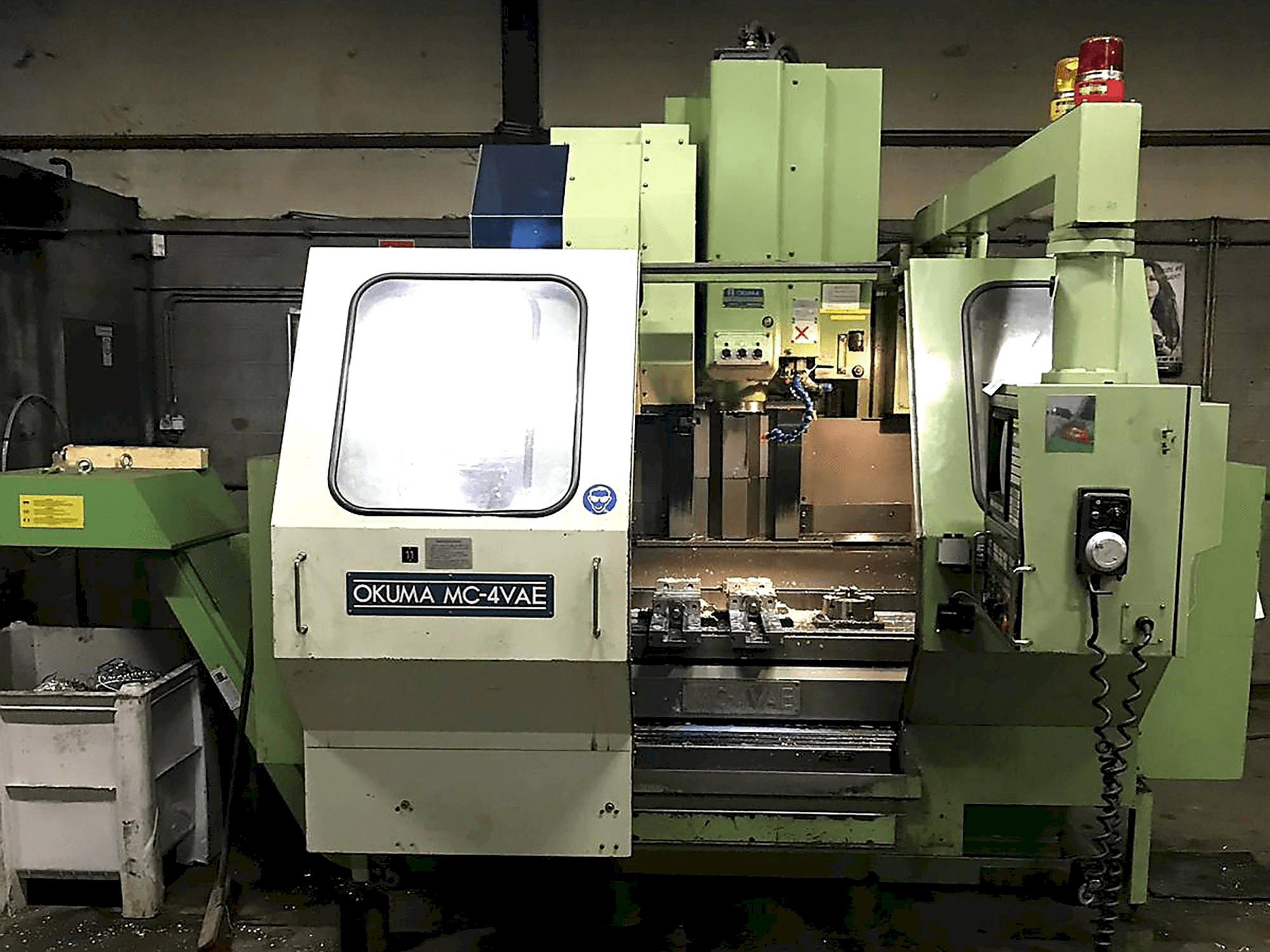 Prikaz stroja Okuma MC-4VAE sprijeda