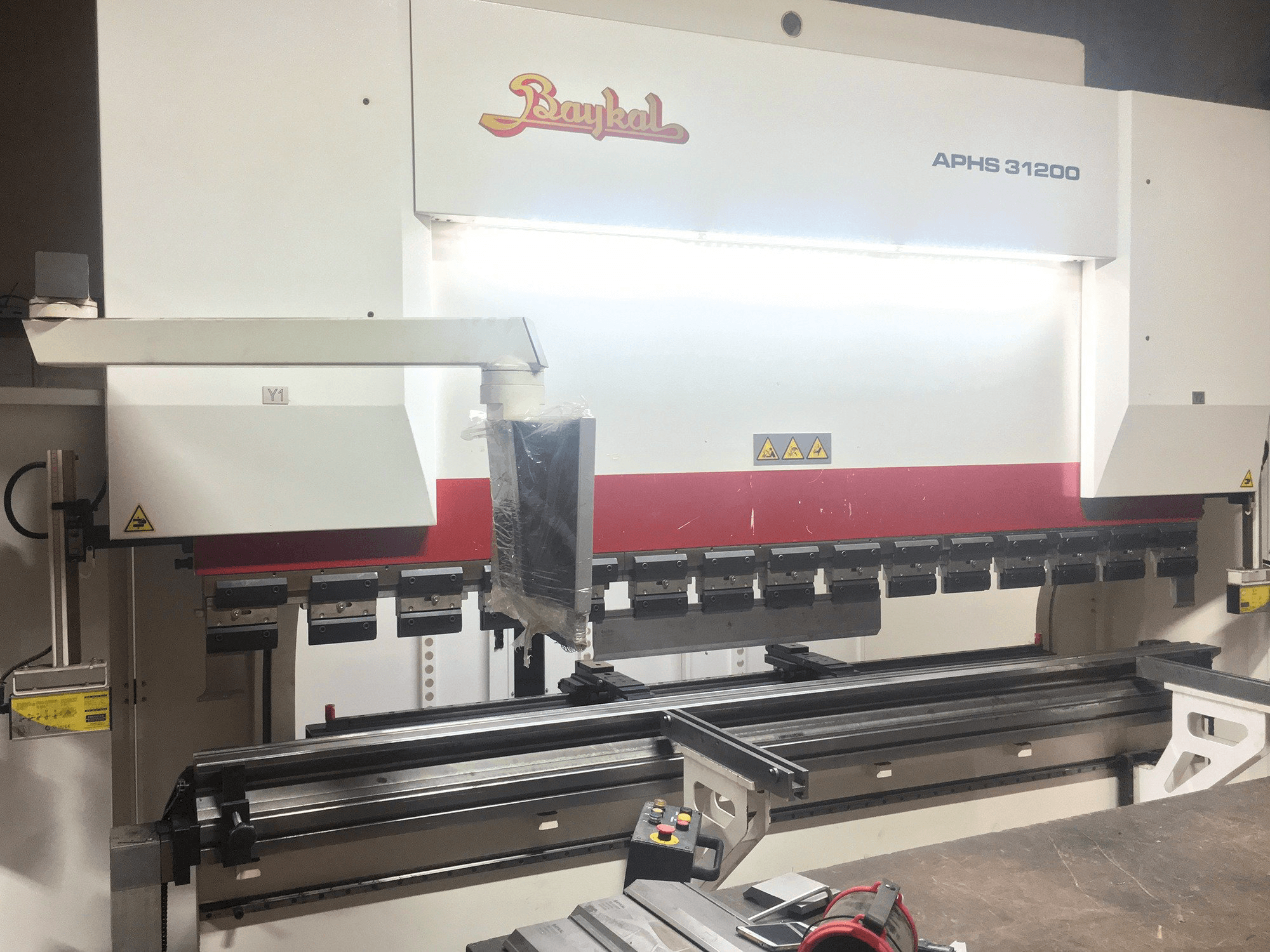 Prikaz stroja Baykal APHS 31200 sprijeda