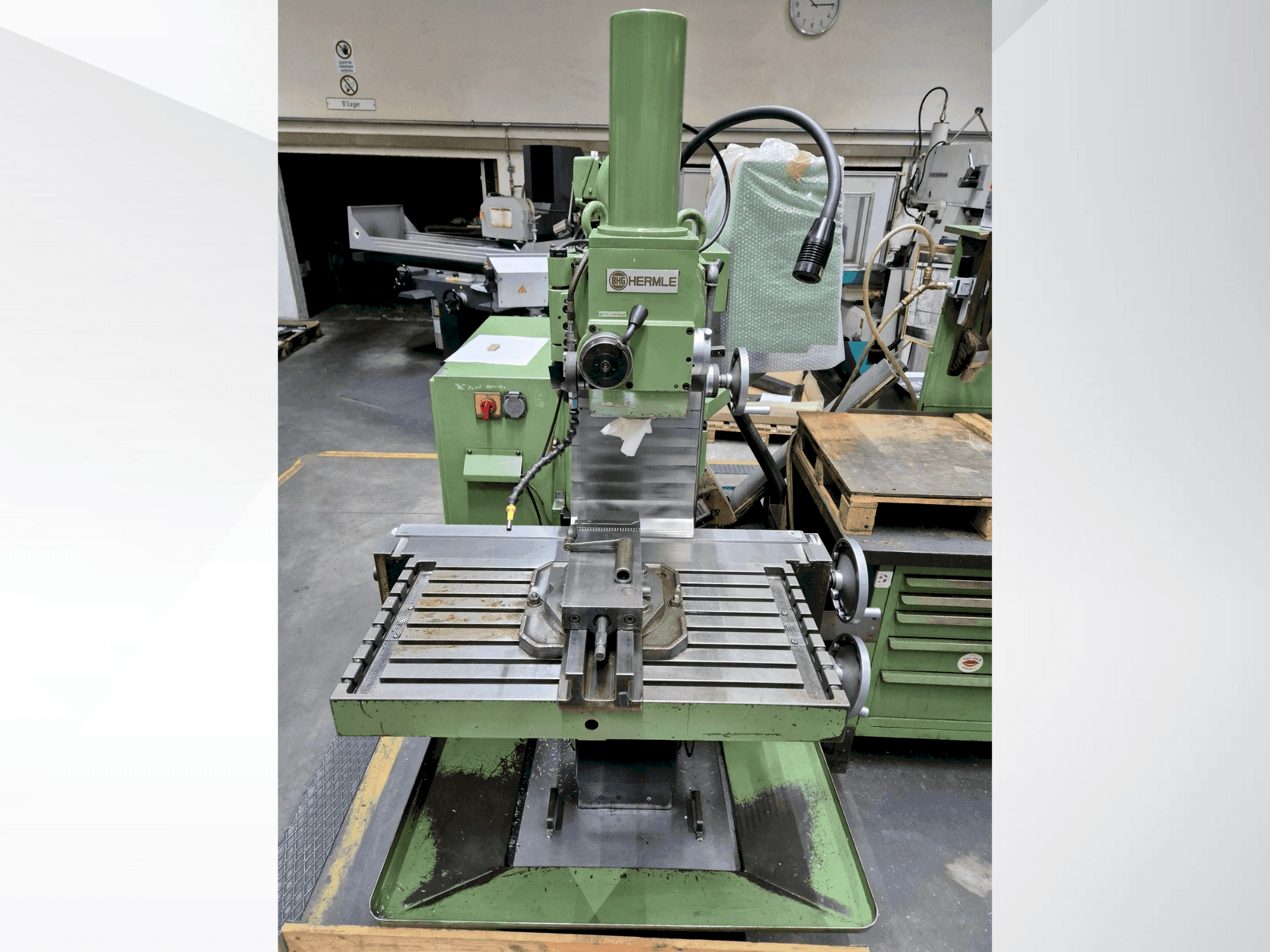 Prikaz stroja HERMLE UWF 801 sprijeda