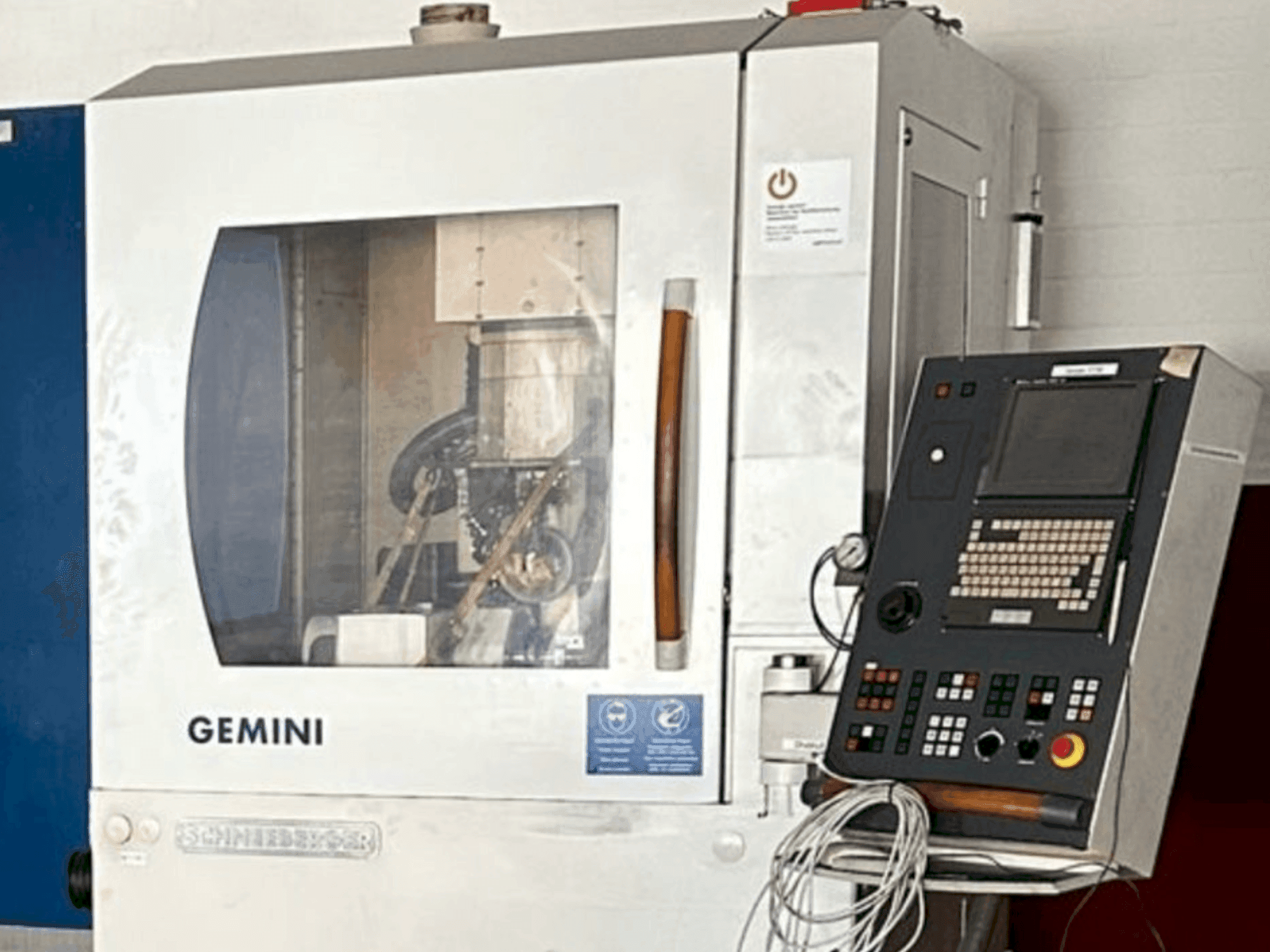 Prikaz stroja Schneeberger MRG Gemini sprijeda