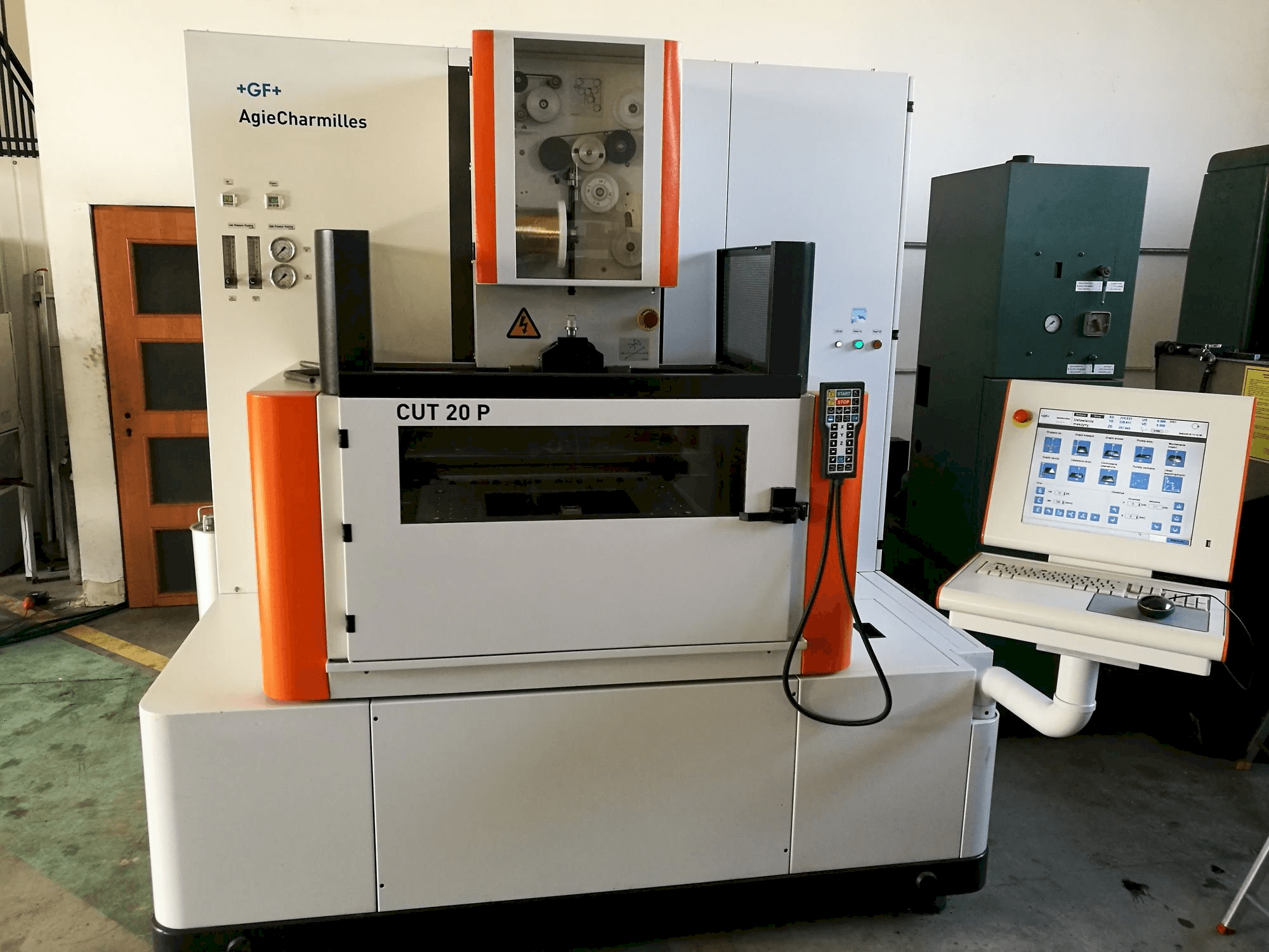 Prikaz stroja AgieCharmilles CUT 20 P sprijeda