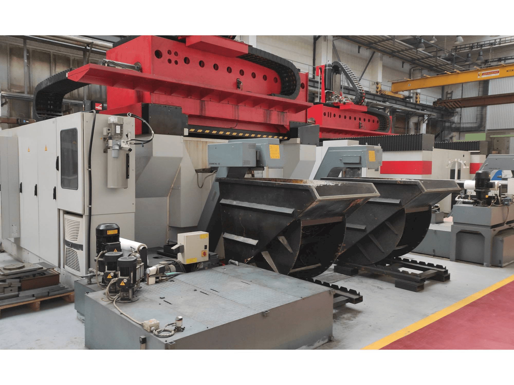 Prikaz stroja TRIMILL VU 2313 sprijeda