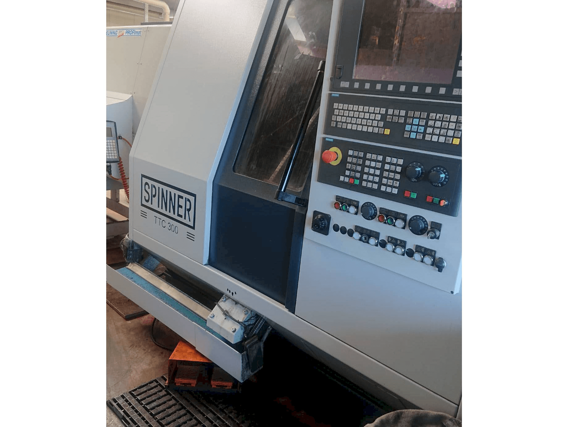 Prikaz stroja SPINNER TTC300-52 SMMCY sprijeda
