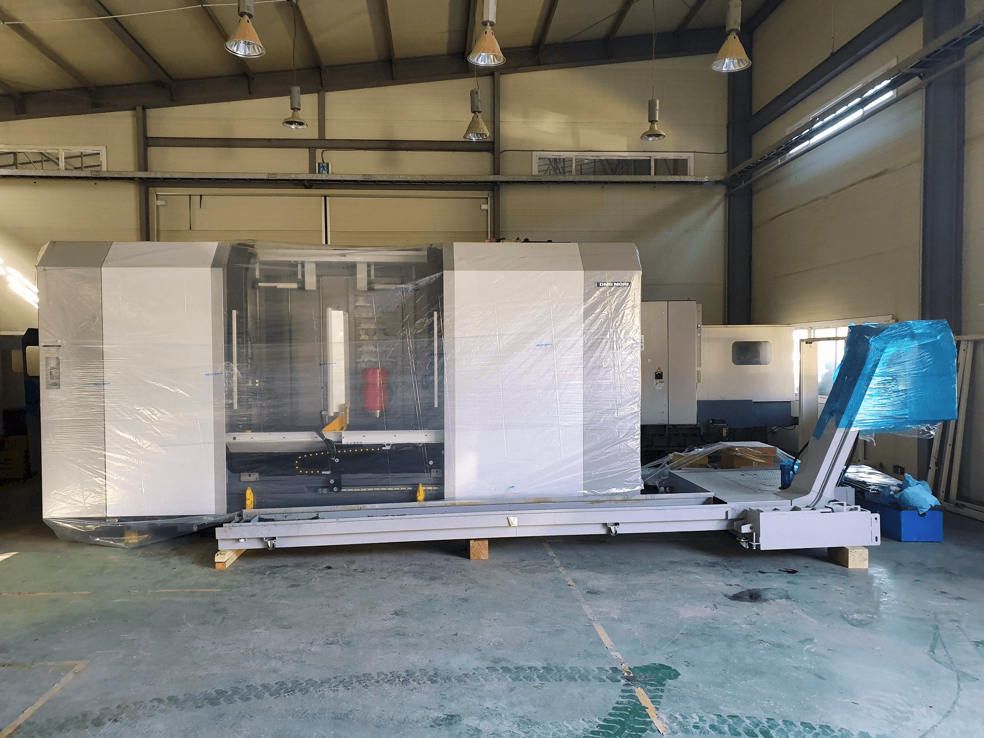 Prikaz stroja DMG MORI NT4300DCG/1500 sprijeda