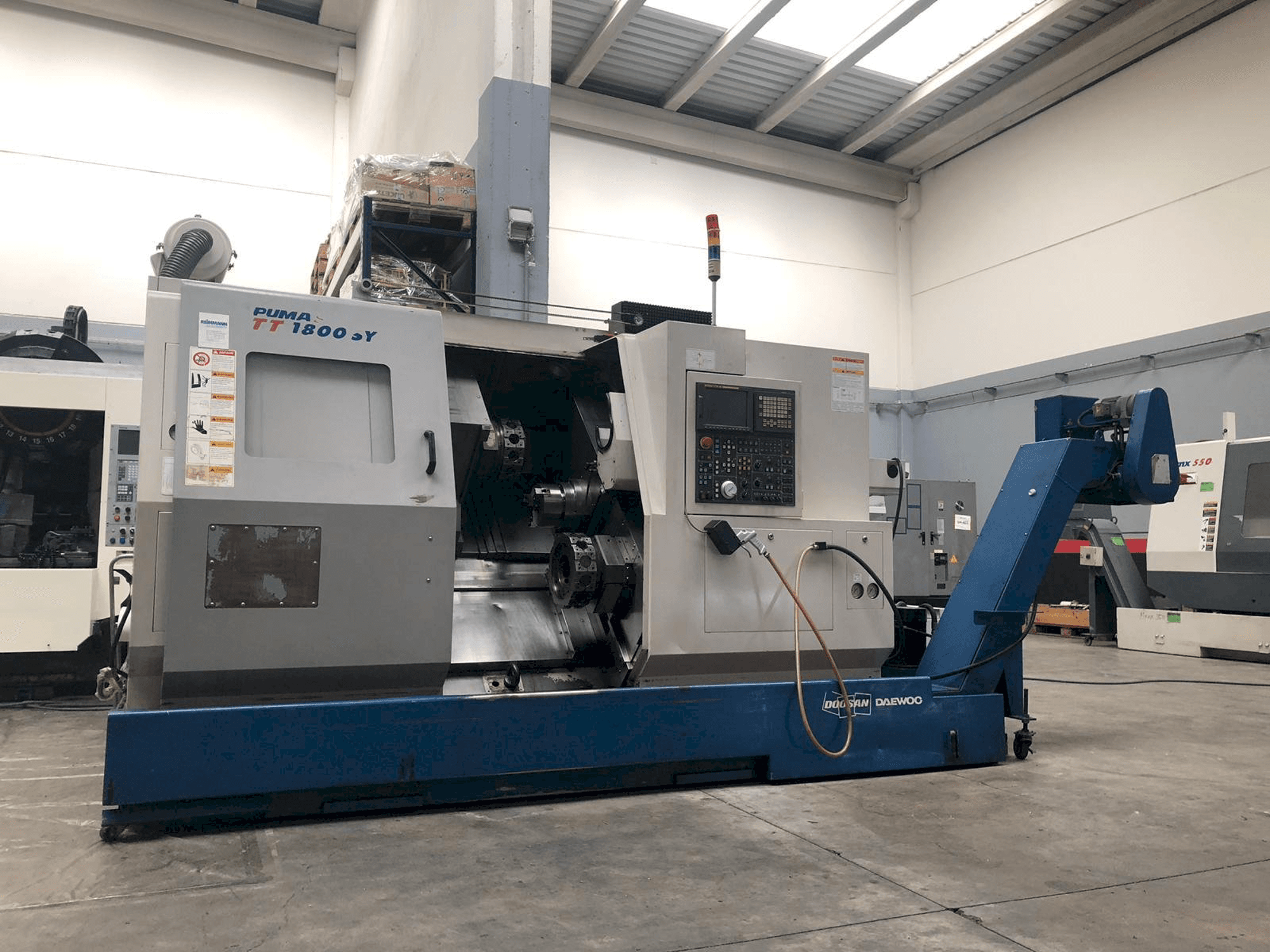 Prikaz stroja Doosan Puma TT1800SY sprijeda
