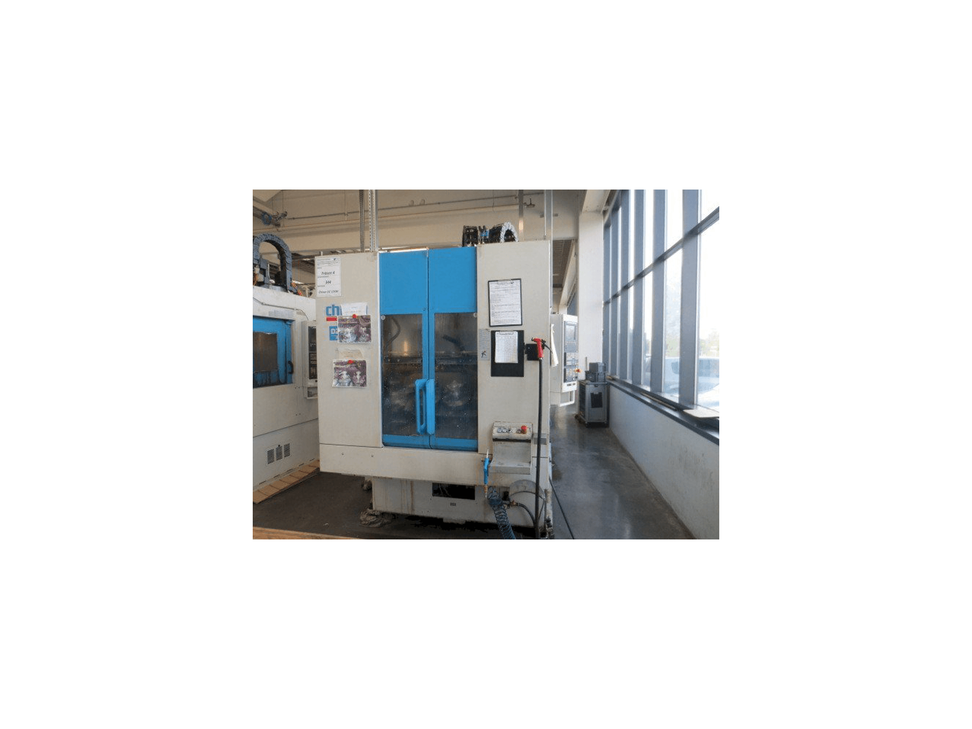 Prikaz stroja CHIRON DZ 15K W sprijeda