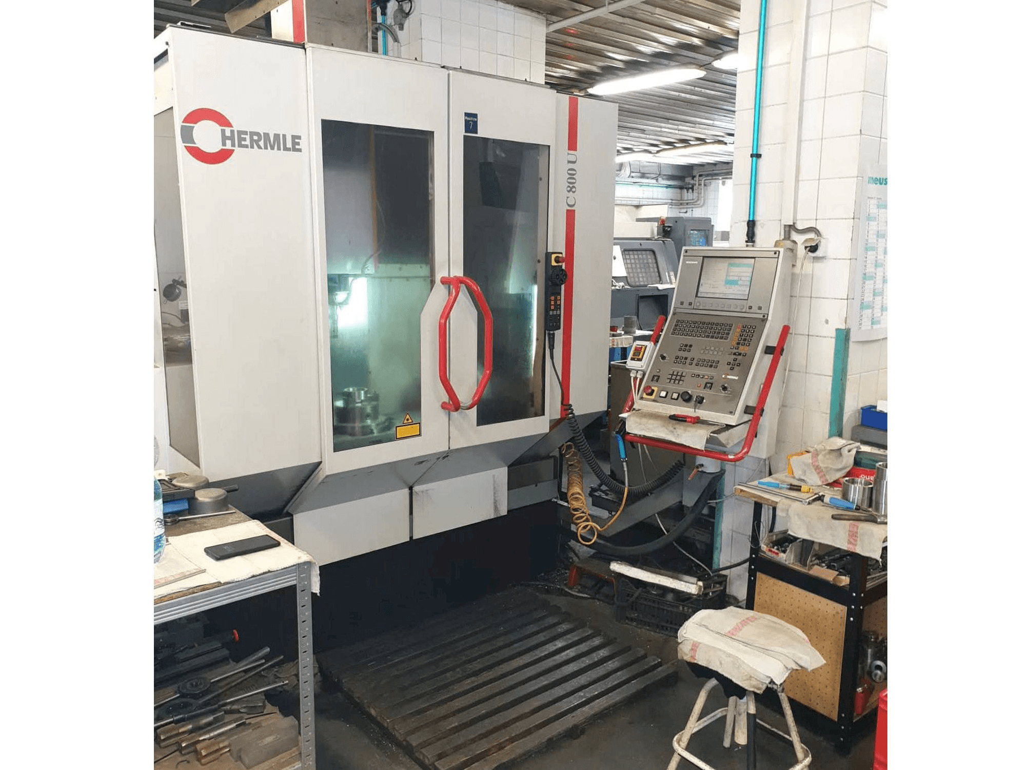 Prikaz stroja HERMLE C800 U sprijeda