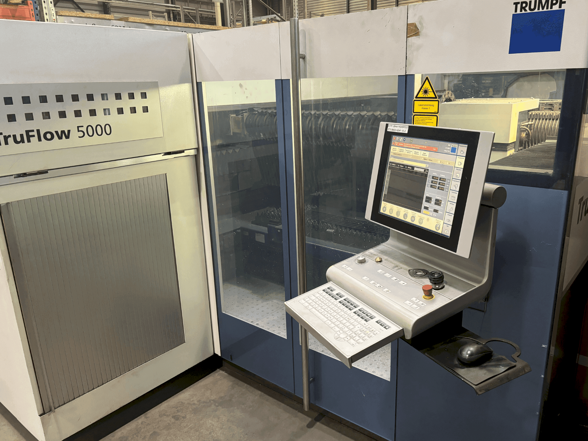 Prikaz stroja TRUMPF TruLaser 3030 sprijeda