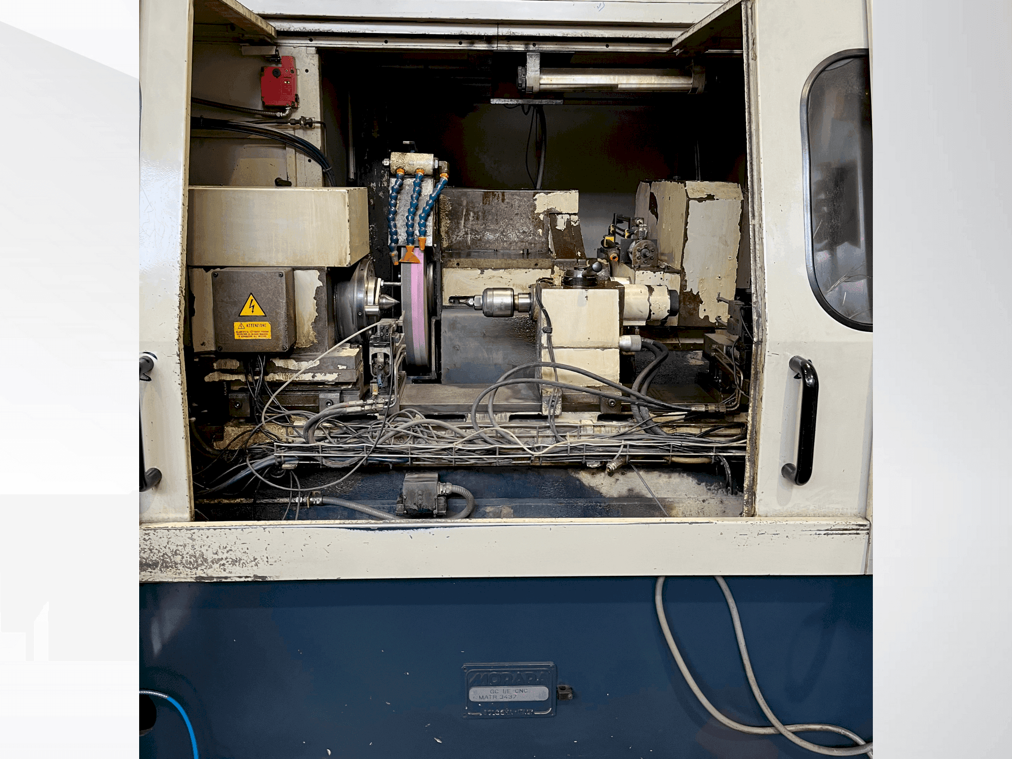 Prikaz stroja MORARA GC I/E CNC sprijeda