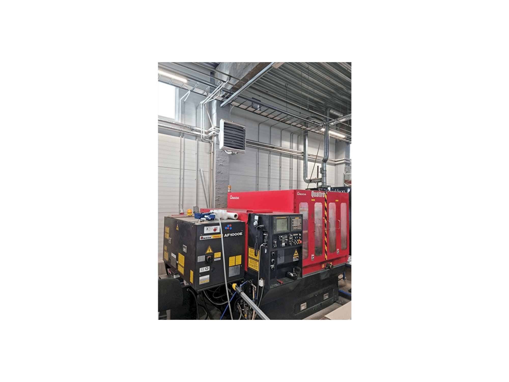 Prikaz lijeve strane stroja AMADA Quattro