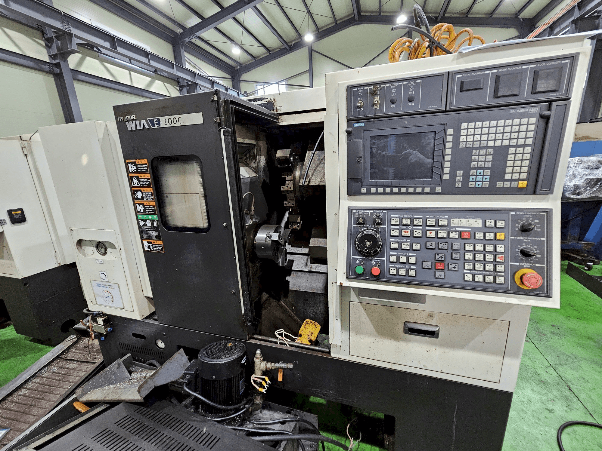 Prikaz stroja Hyundai Wia E200C sprijeda