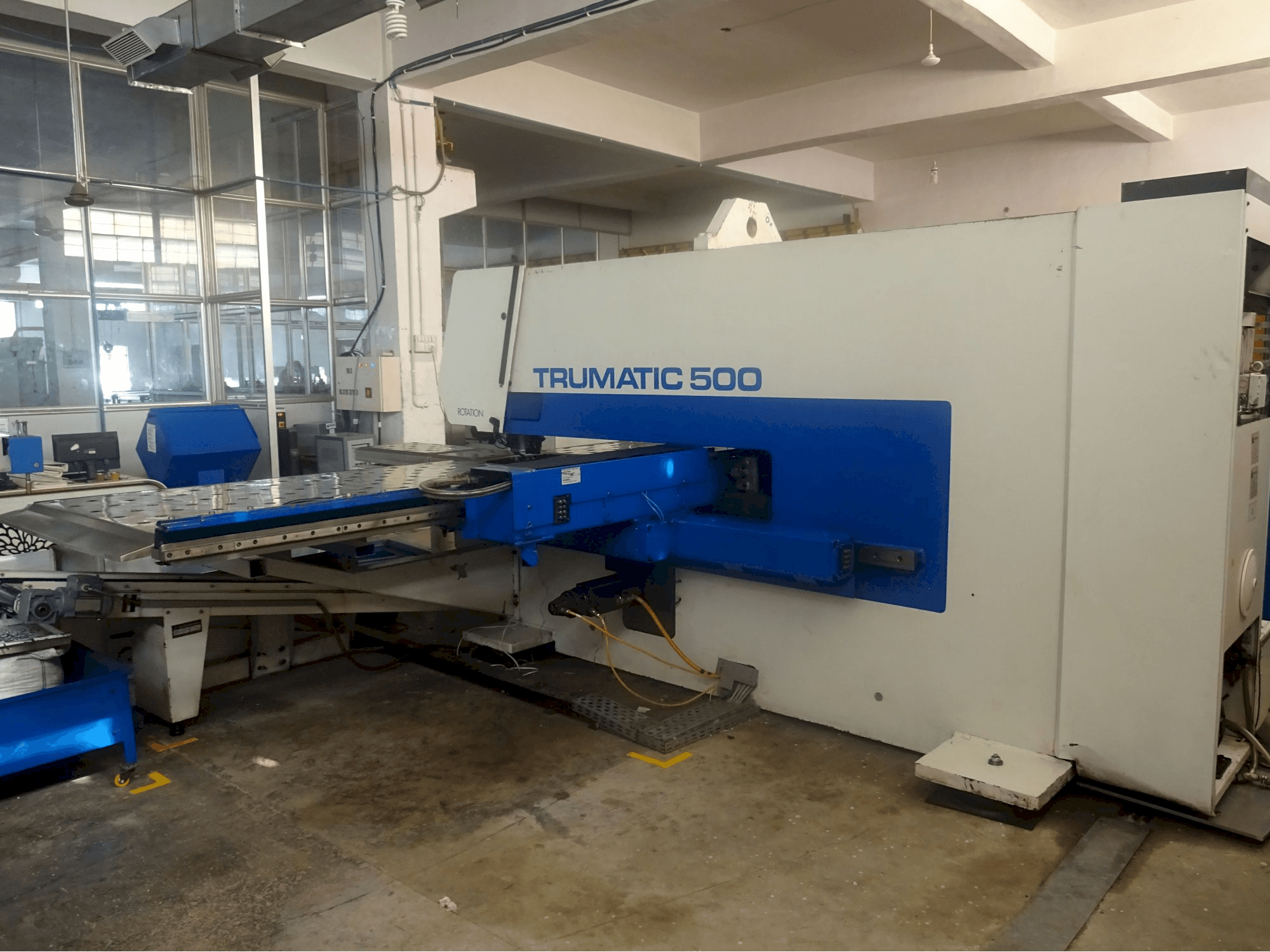 Prikaz desne strane stroja Trumpf Trumatic 500 R