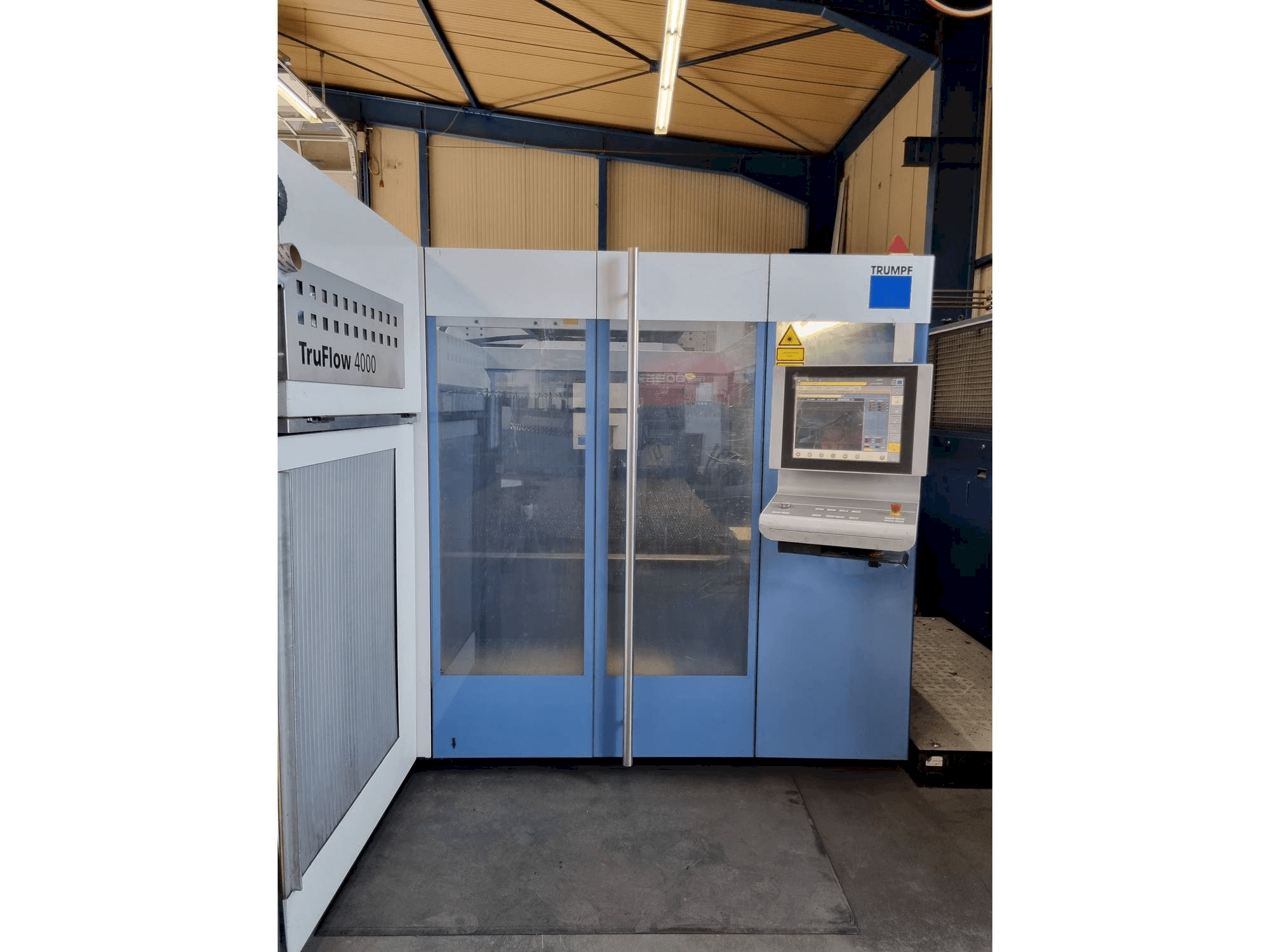 Prikaz stroja Trumpf TruLaser 3030 sprijeda