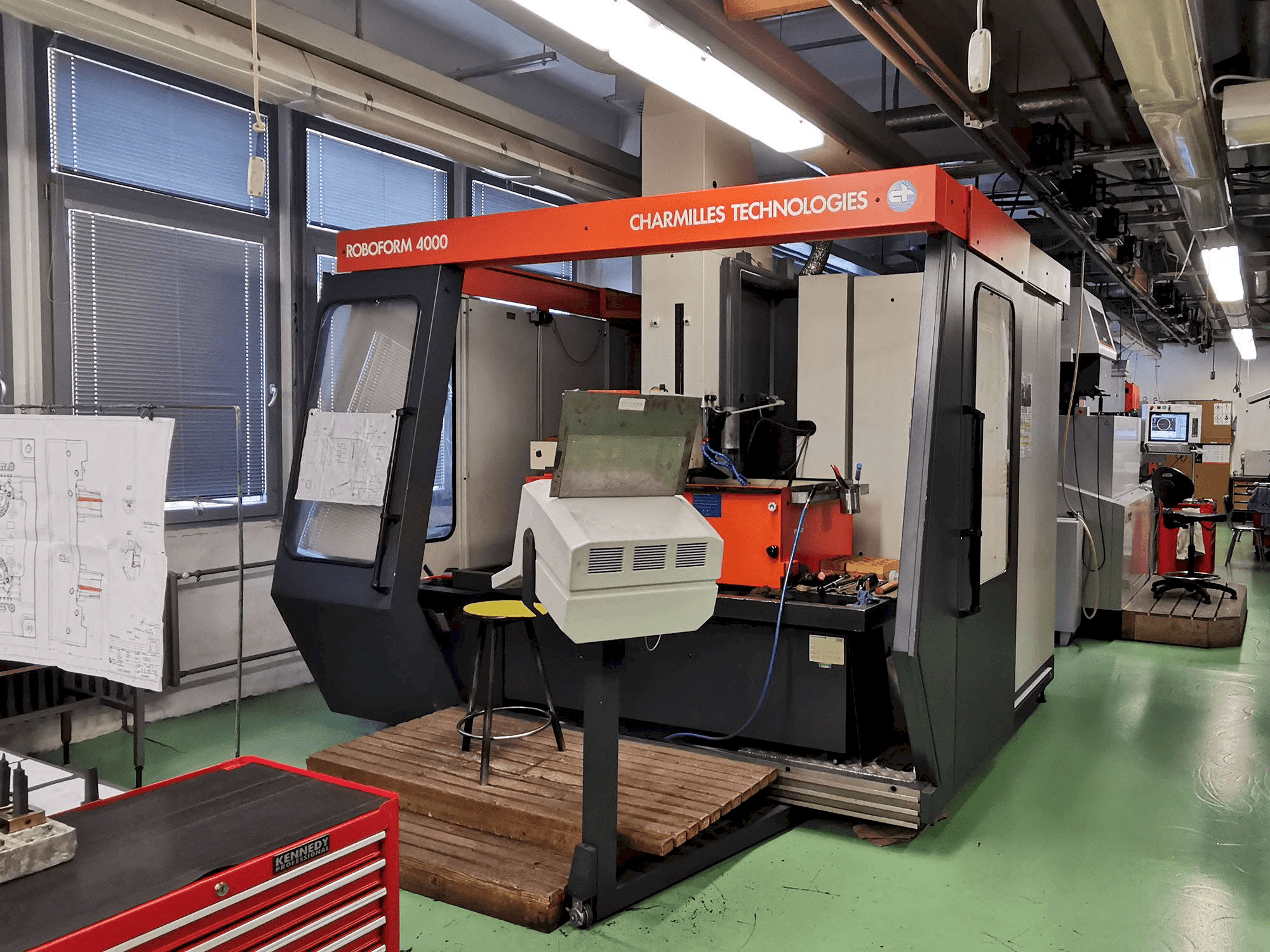 Prikaz stroja CHARMILLES Roboform 4000 sprijeda