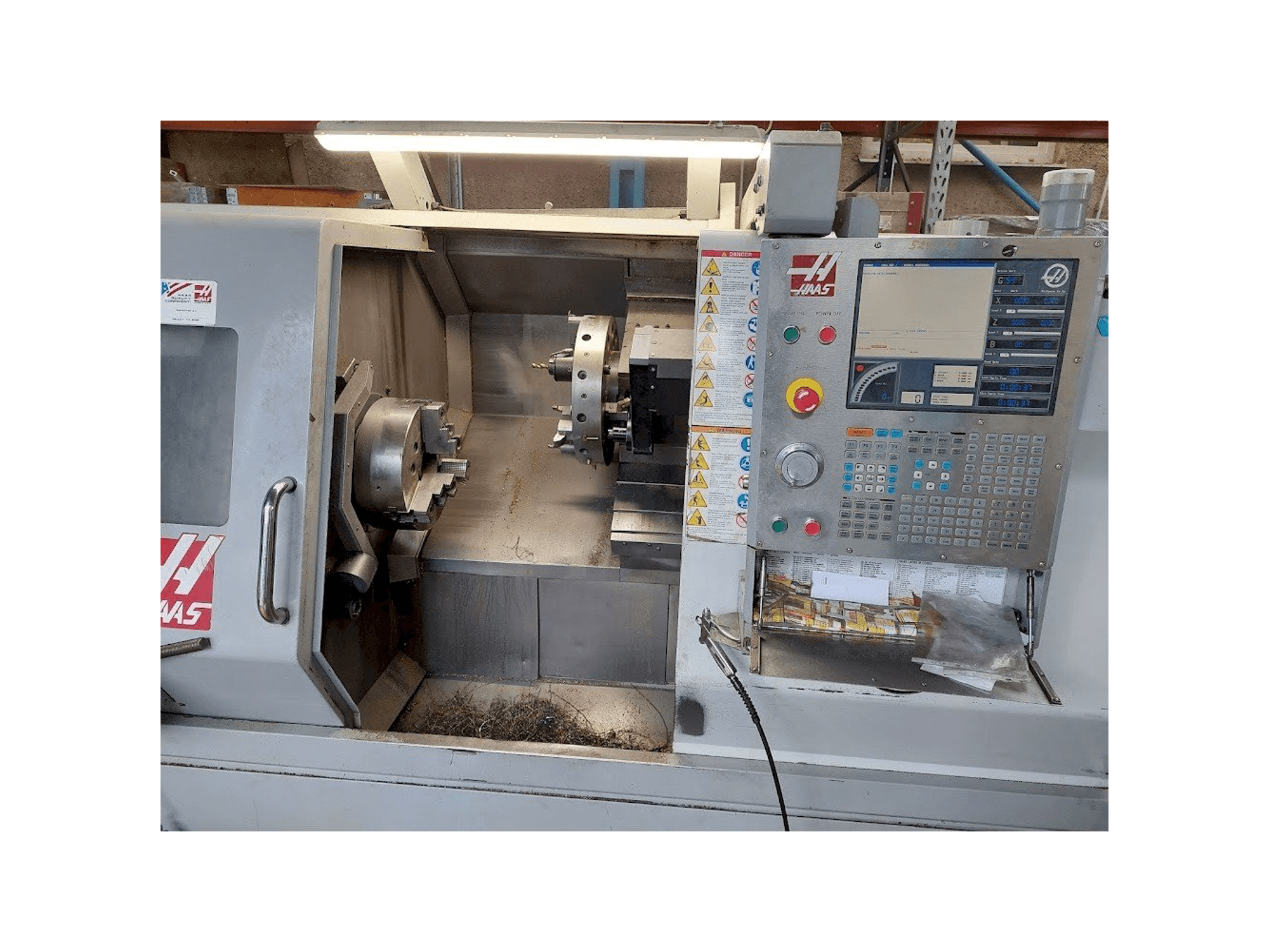 Prikaz stroja HAAS SL-30TBHE sprijeda