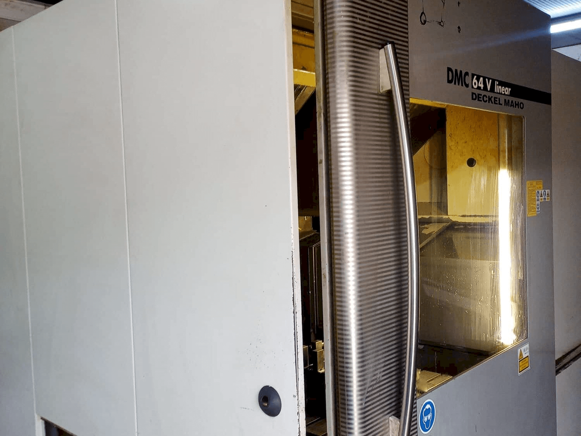 Prikaz stroja DECKEL MAHO 64v Linear sprijeda