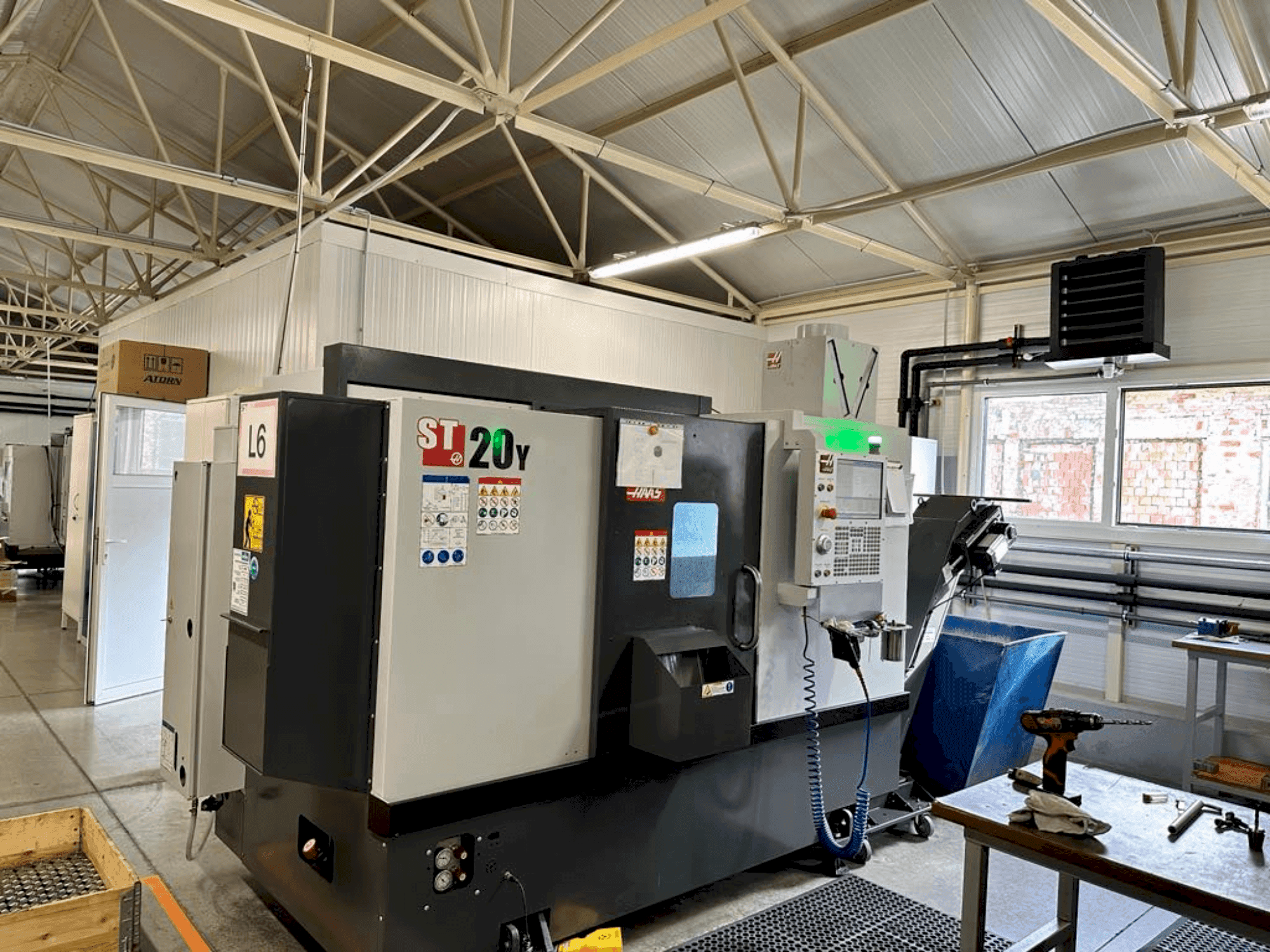 Prikaz stroja HAAS ST-20Y sprijeda