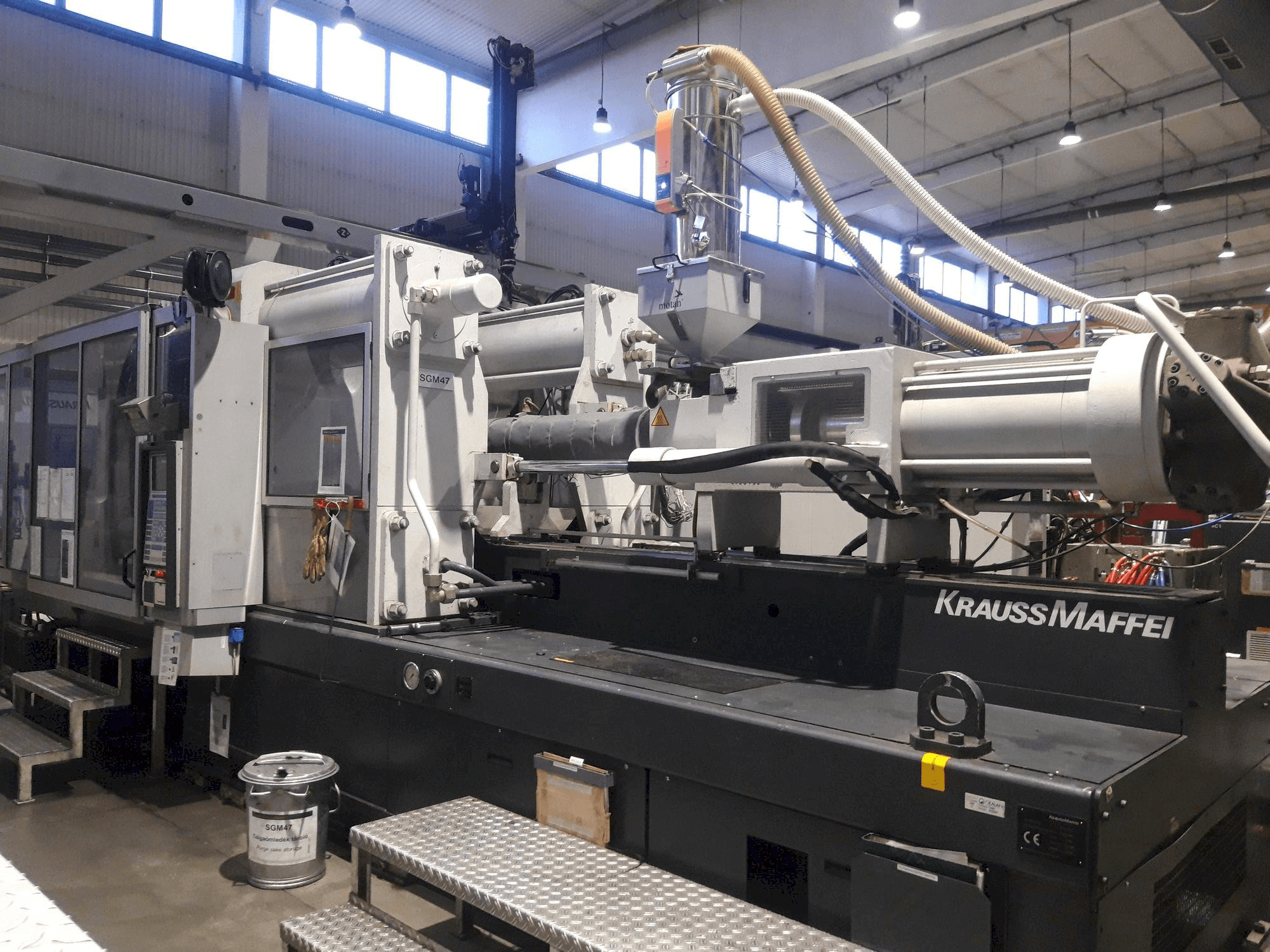 Prikaz stroja Krauss Maffei KM 650-2700 C2 sprijeda