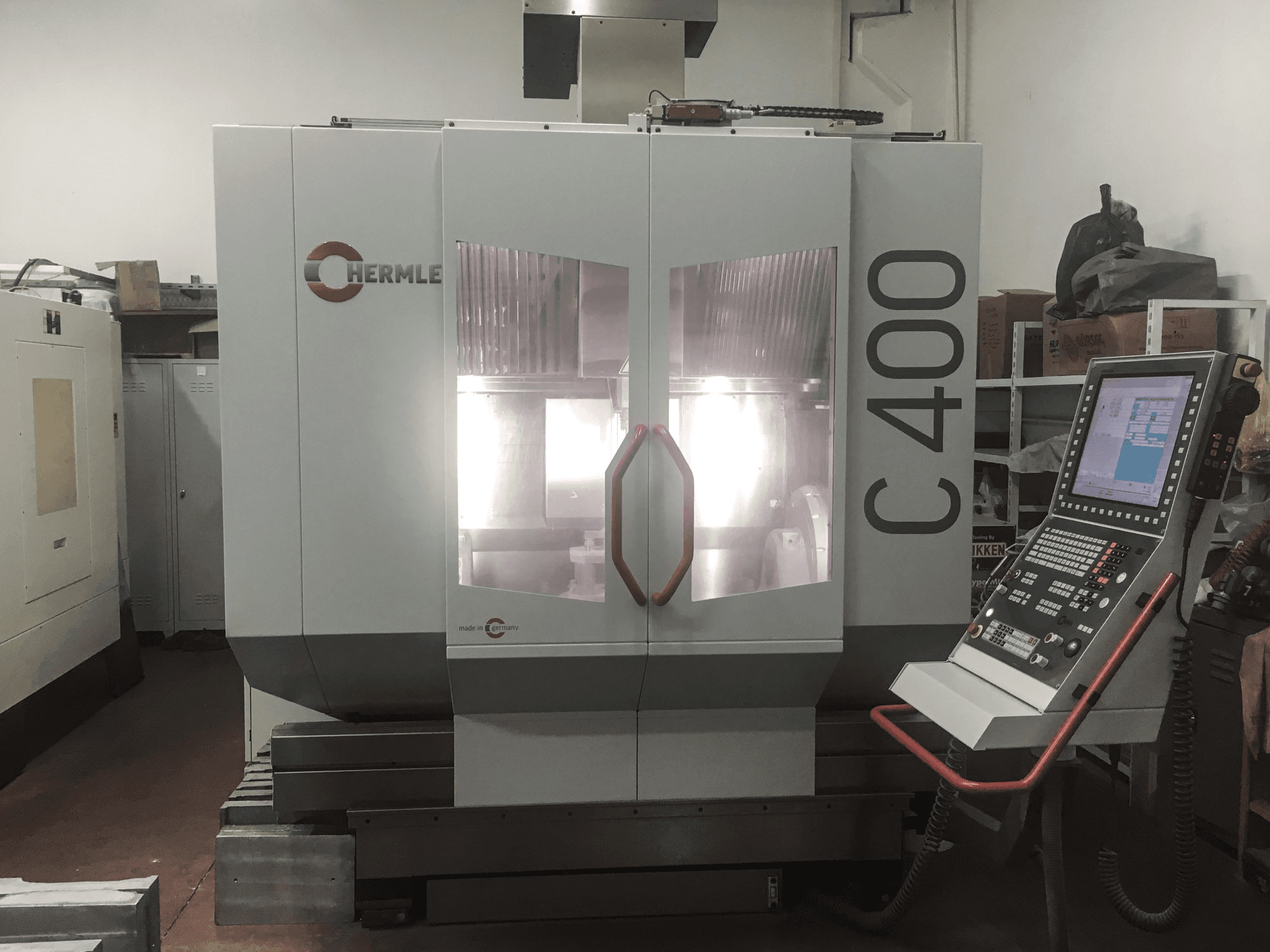 Prikaz stroja HERMLE C 400 U sprijeda