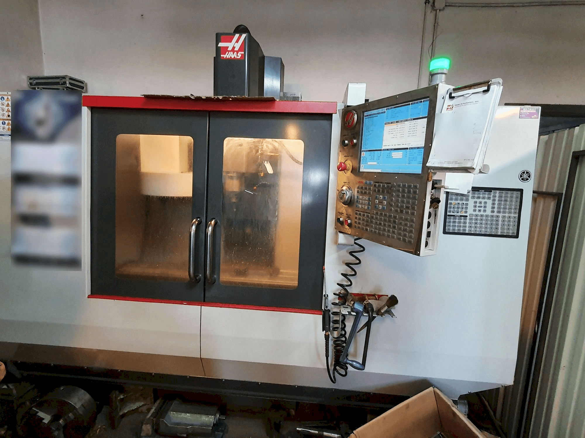 Prikaz stroja HAAS TM-2P sprijeda