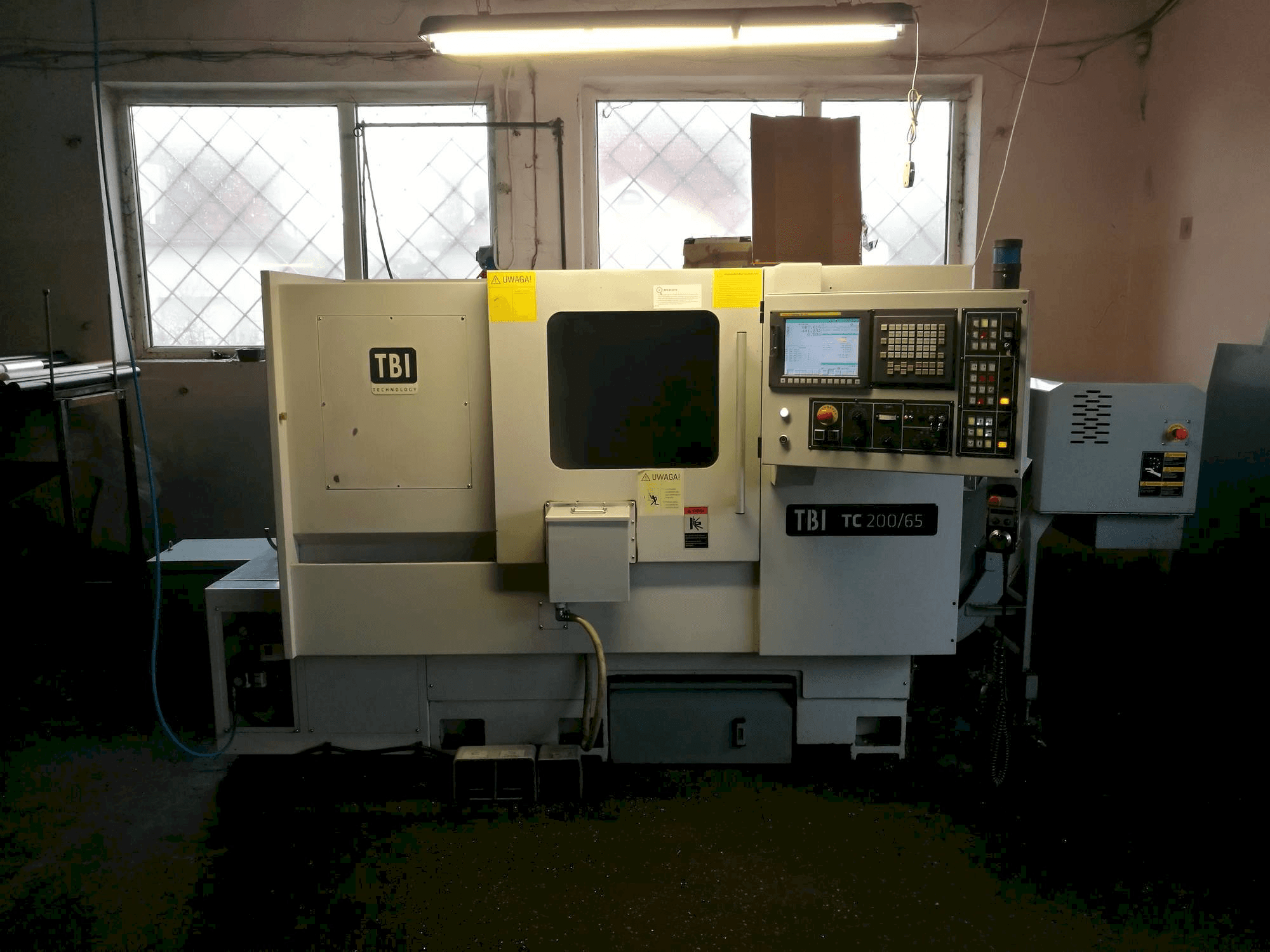 Prikaz stroja TBI TC 200-65MC sprijeda