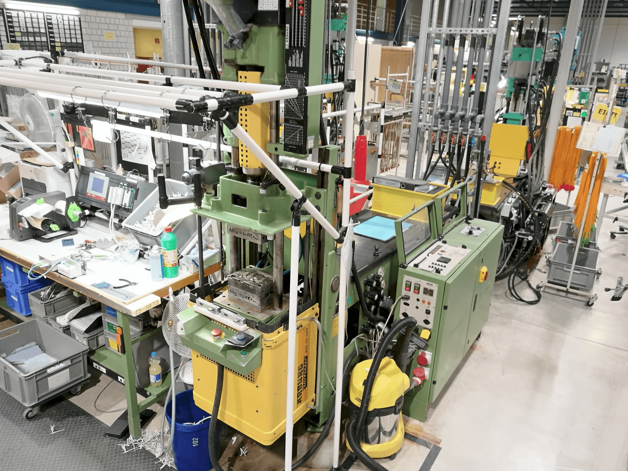 Prikaz stroja Arburg 221-75-350 sprijeda