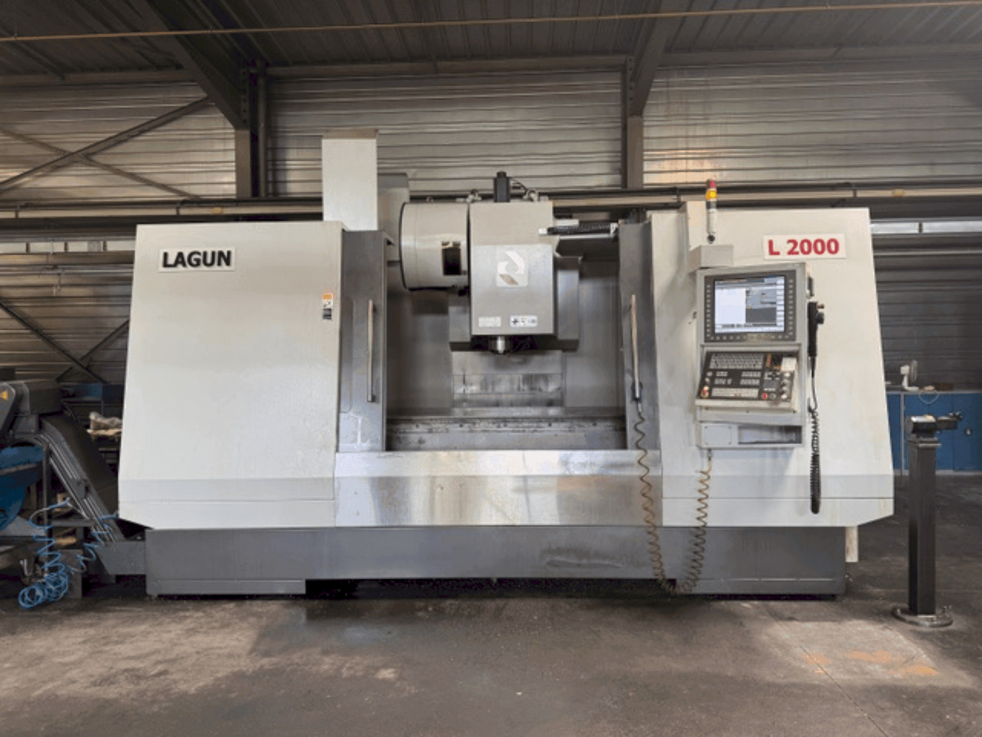 Prikaz stroja LAGUN L2000 sprijeda