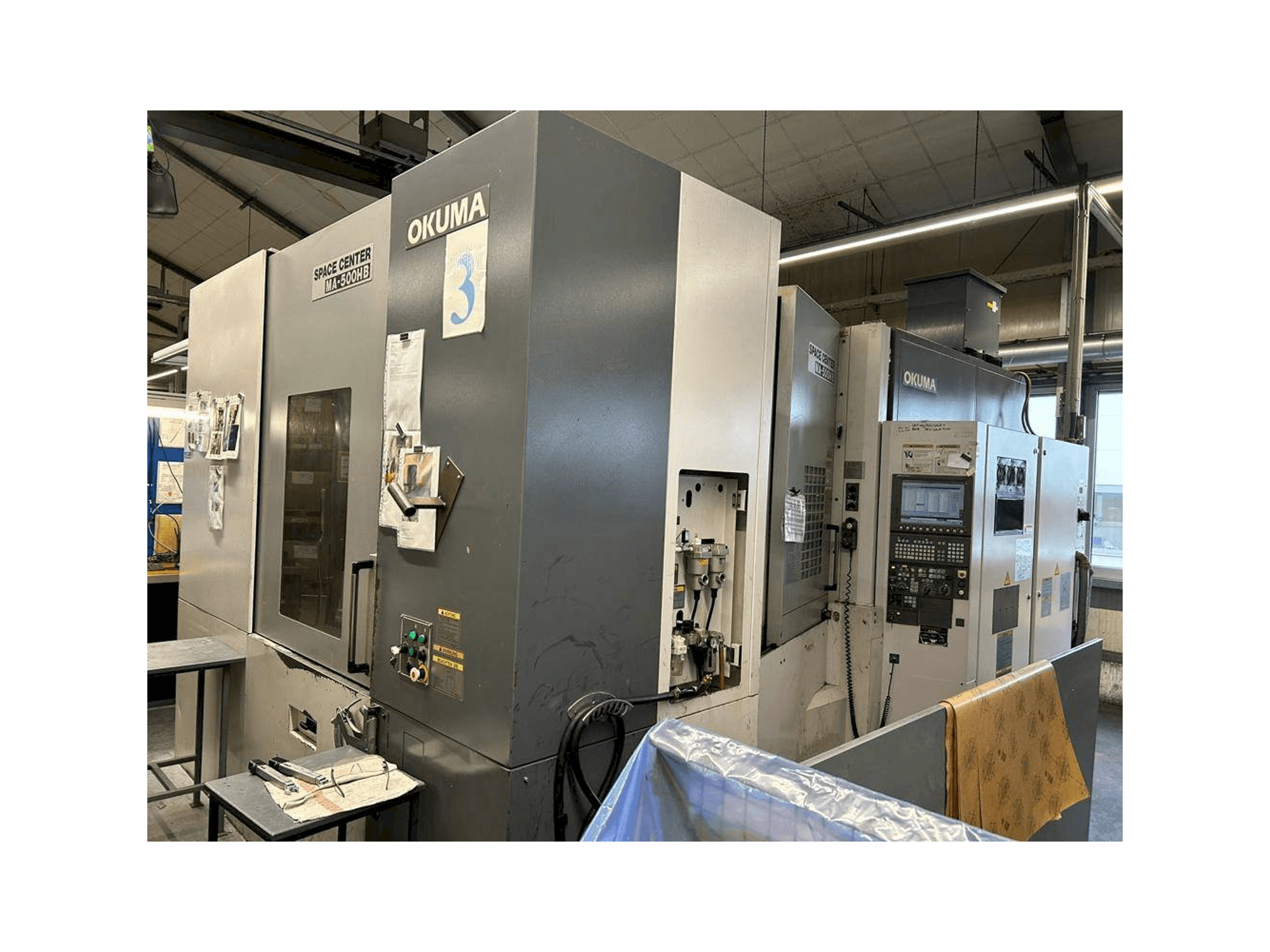 Prikaz stroja Okuma MA 500HB slijeva